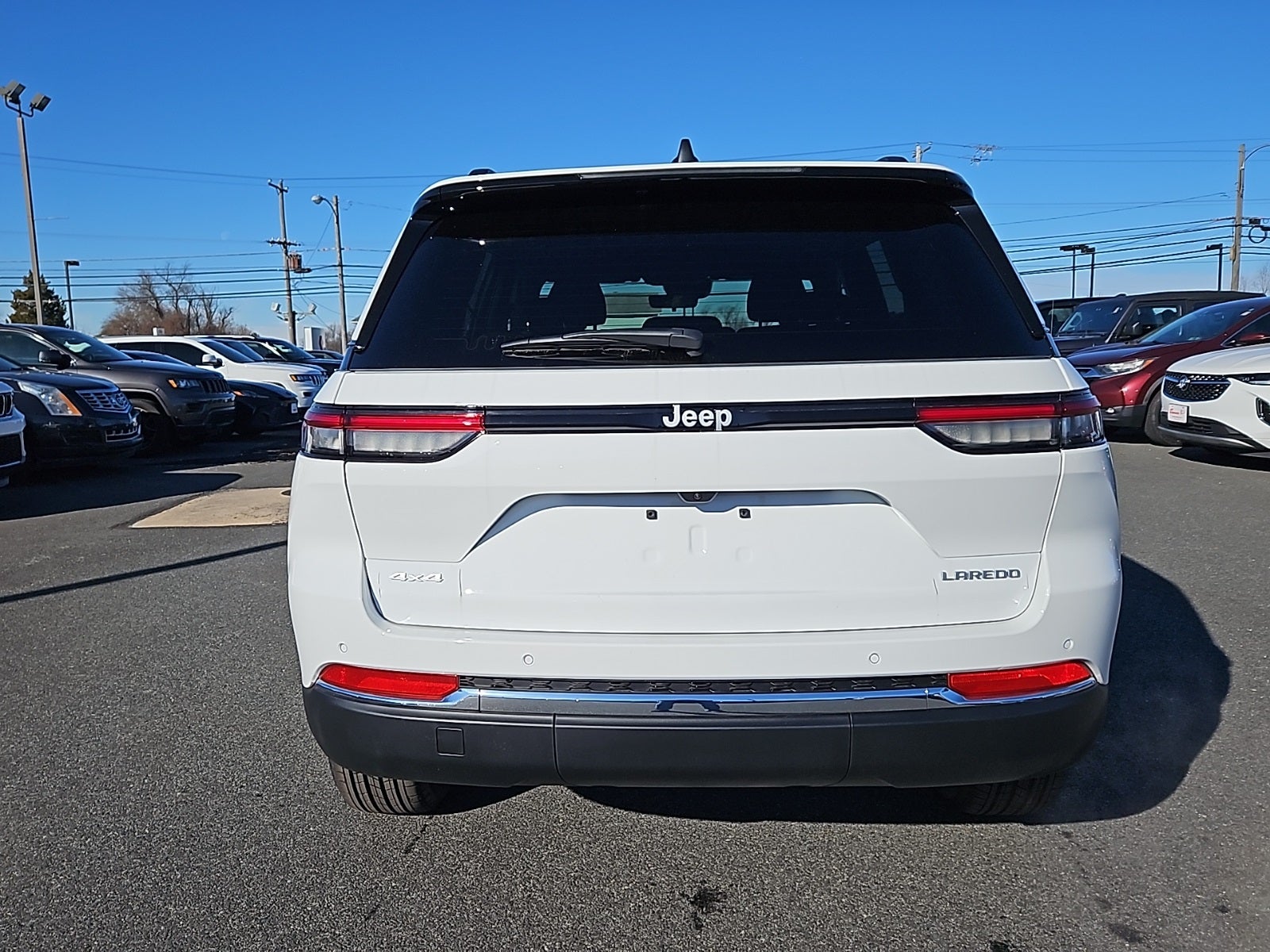 2025 Jeep Grand Cherokee GRAND CHEROKEE LAREDO X 4X4