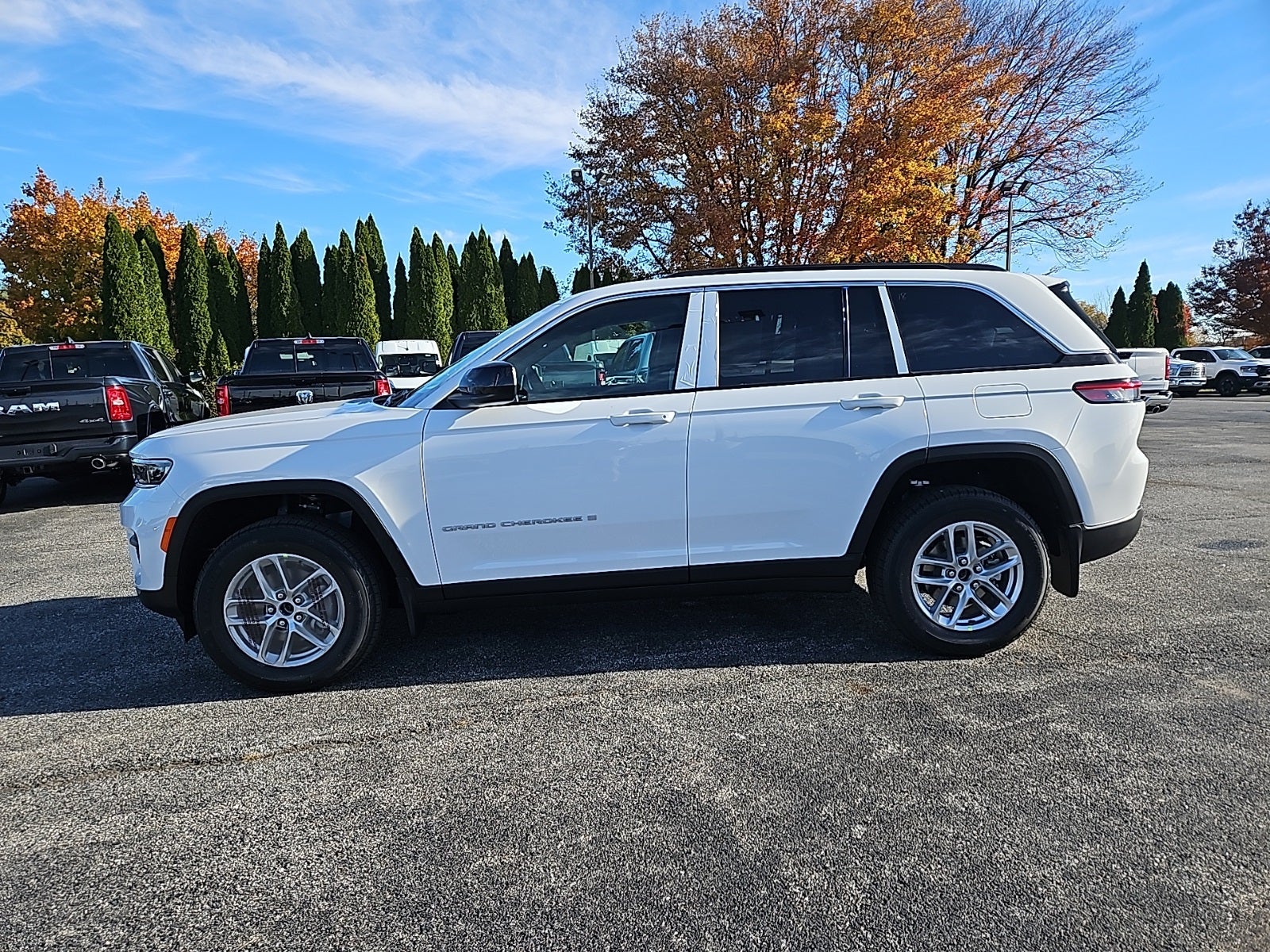 2025 Jeep Grand Cherokee GRAND CHEROKEE LAREDO X 4X4