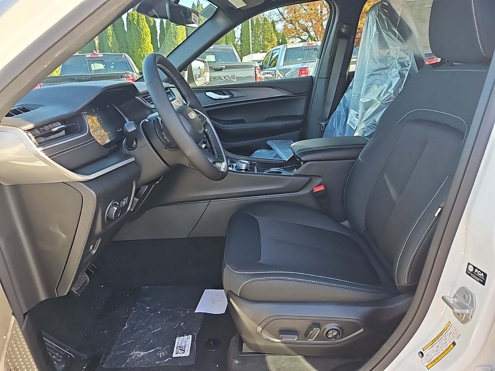 2025 Jeep Grand Cherokee GRAND CHEROKEE LAREDO X 4X4