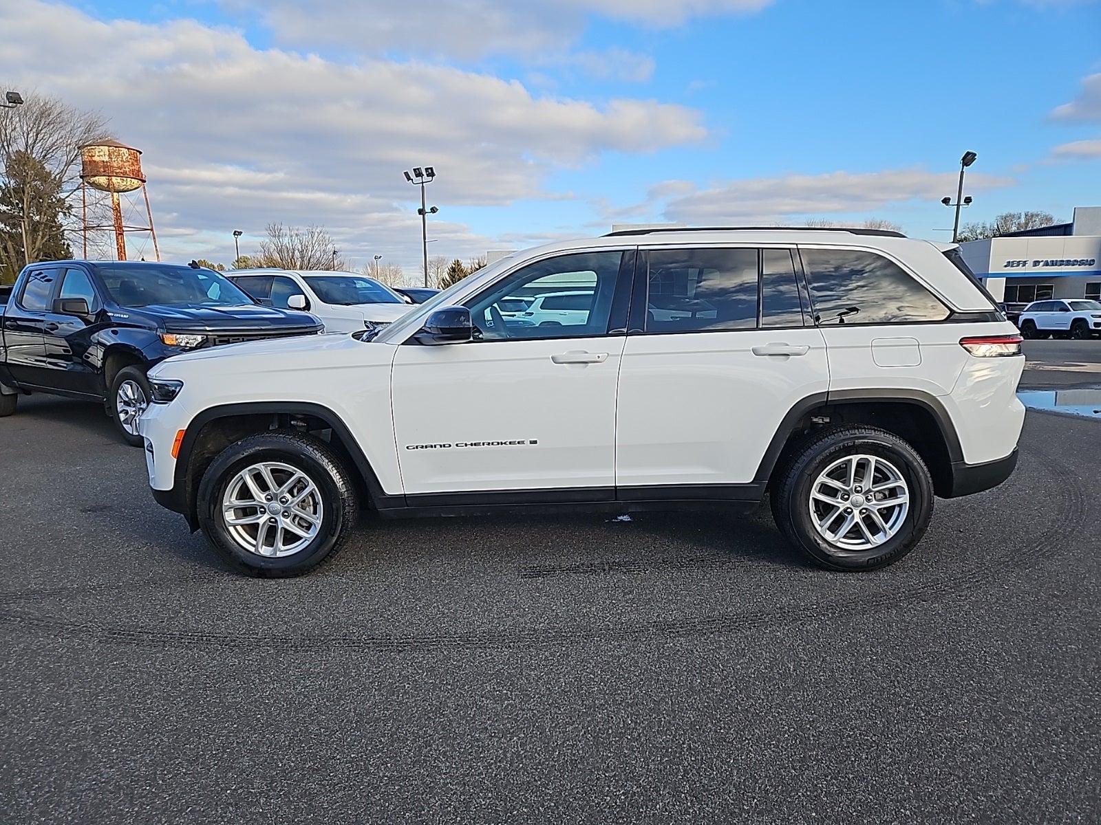 2024 Jeep Grand Cherokee Laredo 4x4