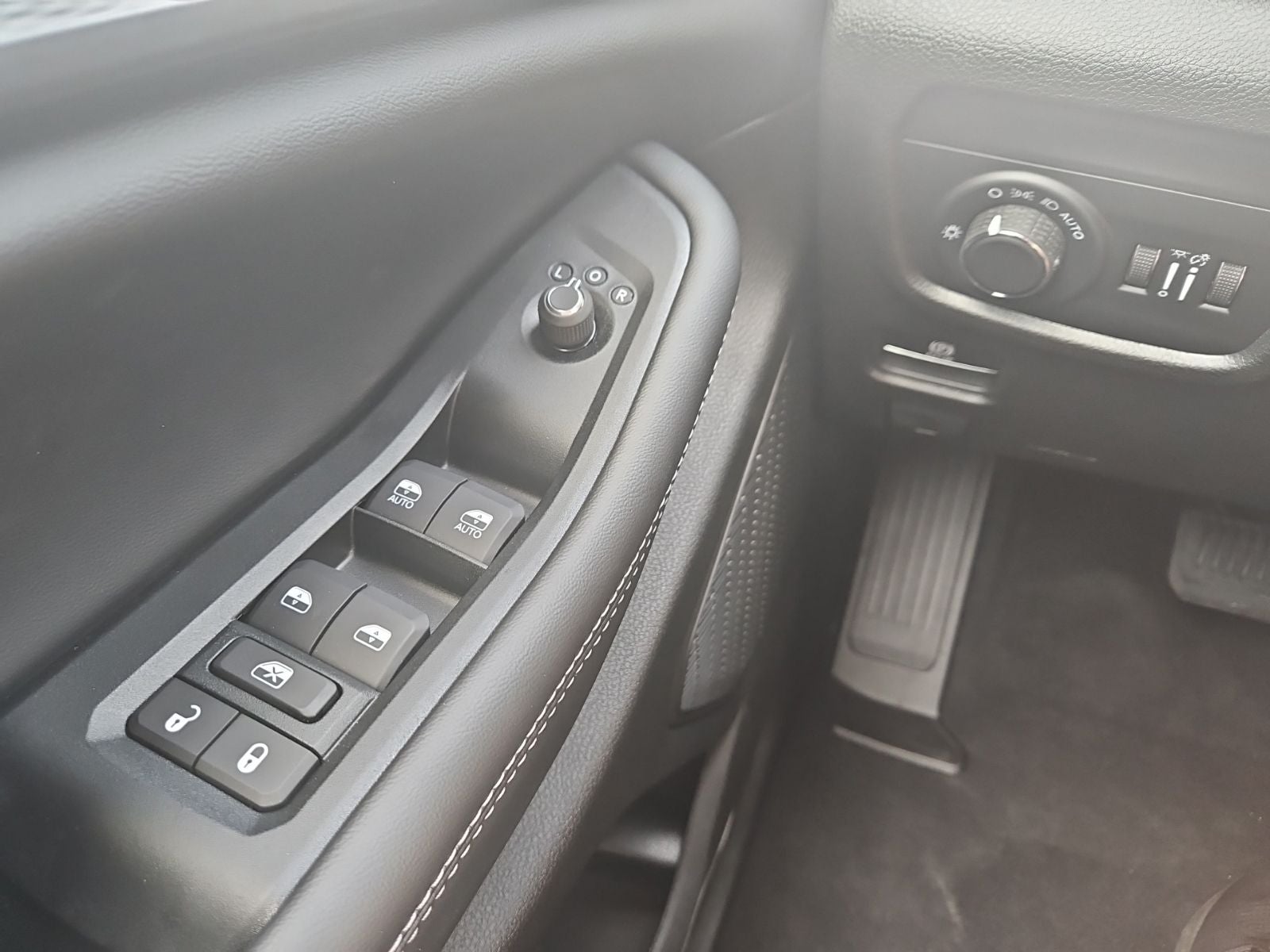 2026 Jeep Grand Cherokee GRAND CHEROKEE LAREDO X 4X4