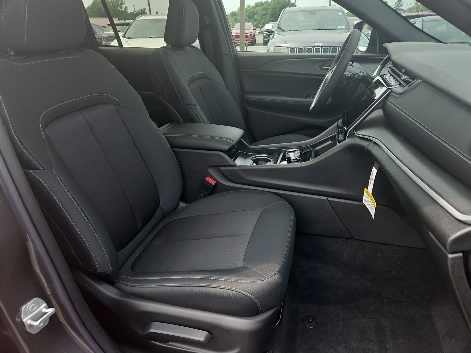 2026 Jeep Grand Cherokee GRAND CHEROKEE LAREDO X 4X4