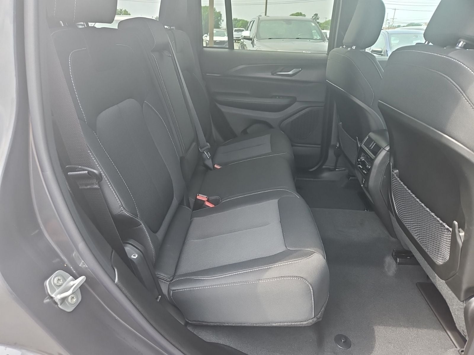 2026 Jeep Grand Cherokee GRAND CHEROKEE LAREDO X 4X4