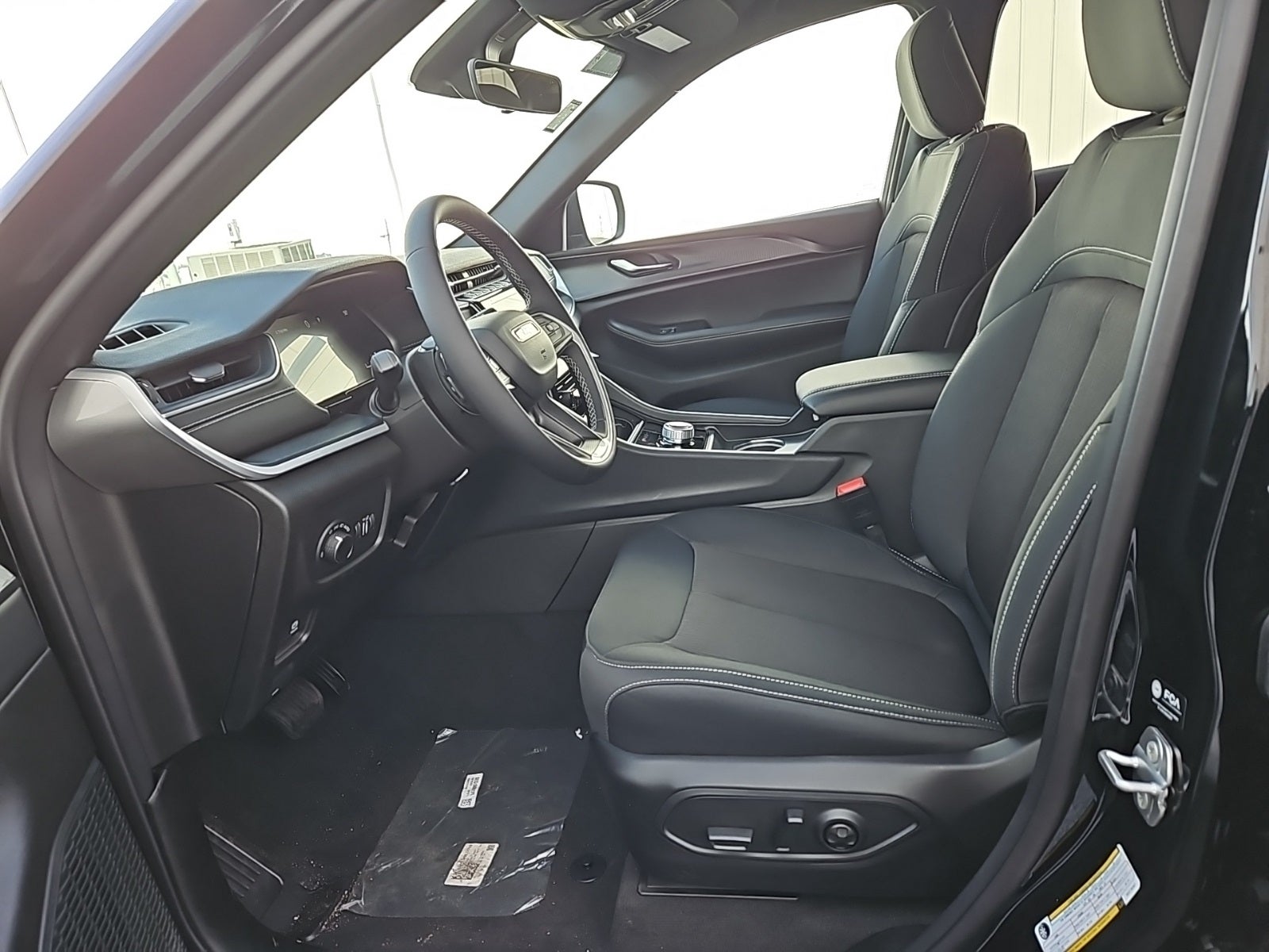 2025 Jeep Grand Cherokee GRAND CHEROKEE LAREDO 4X4