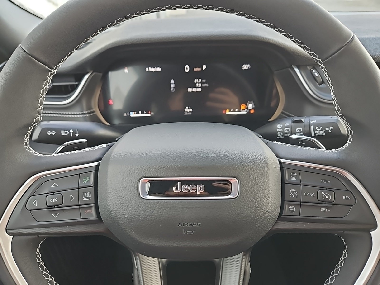 2025 Jeep Grand Cherokee GRAND CHEROKEE LAREDO 4X4