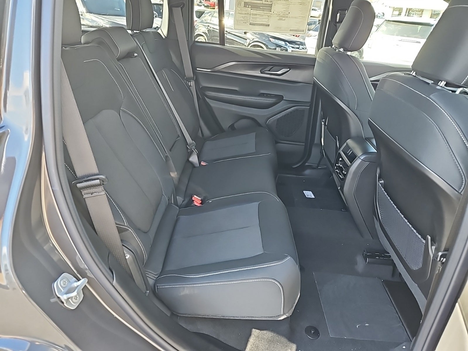 2025 Jeep Grand Cherokee GRAND CHEROKEE LAREDO X 4X4