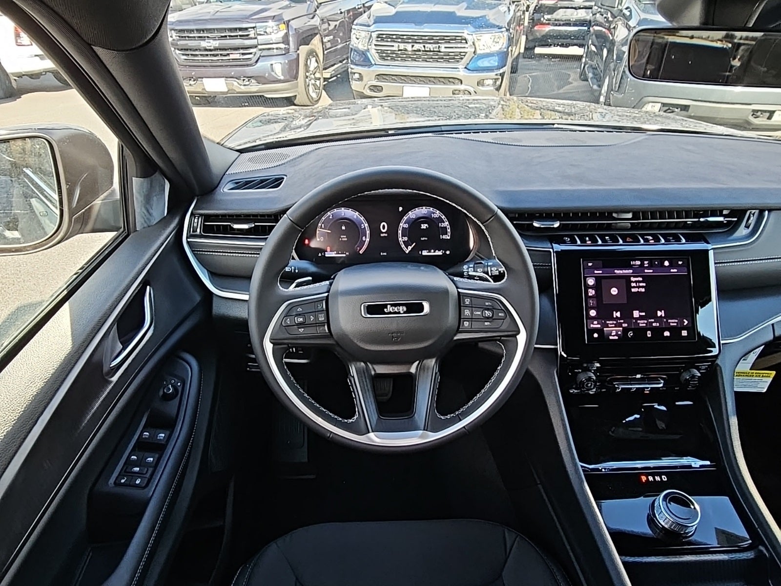 2025 Jeep Grand Cherokee GRAND CHEROKEE LAREDO X 4X4