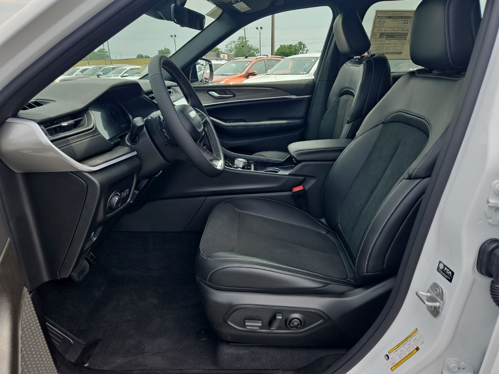 2026 Jeep Grand Cherokee GRAND CHEROKEE LAREDO ALTITUDE 4X4
