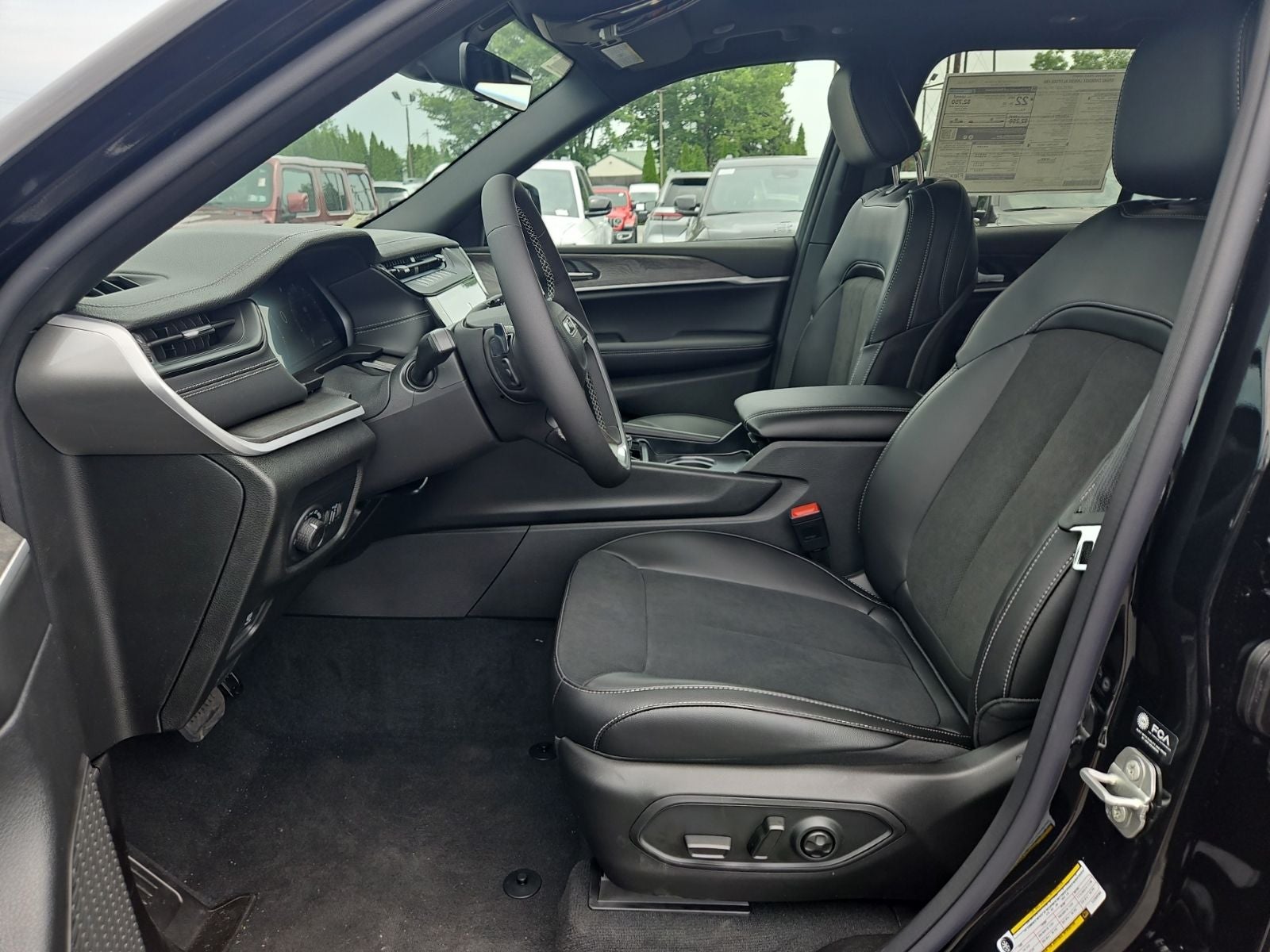 2026 Jeep Grand Cherokee GRAND CHEROKEE LAREDO ALTITUDE 4X4