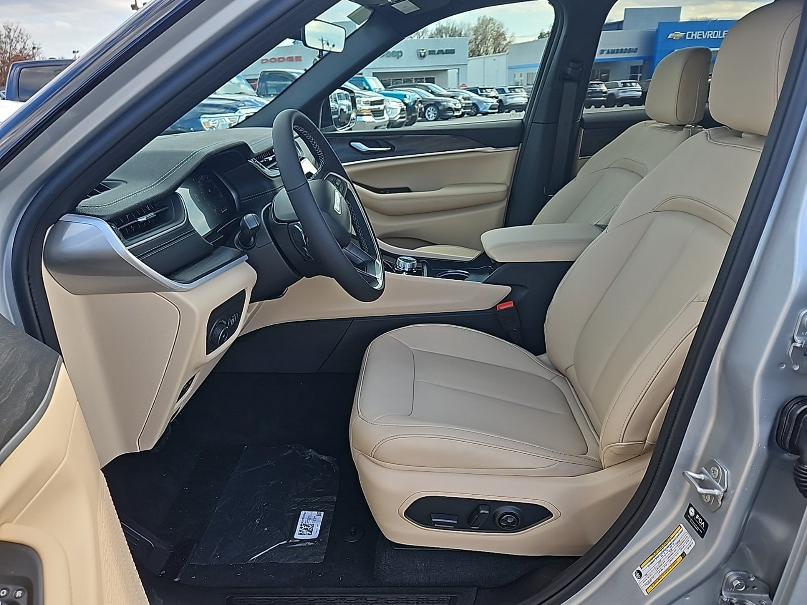 2025 Jeep Grand Cherokee GRAND CHEROKEE LIMITED 4X4