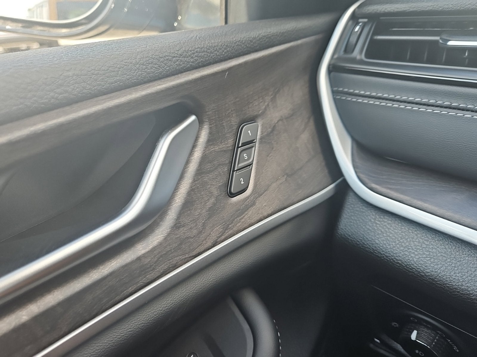 2027 Jeep Grand Cherokee GRAND CHEROKEE LIMITED 4X4