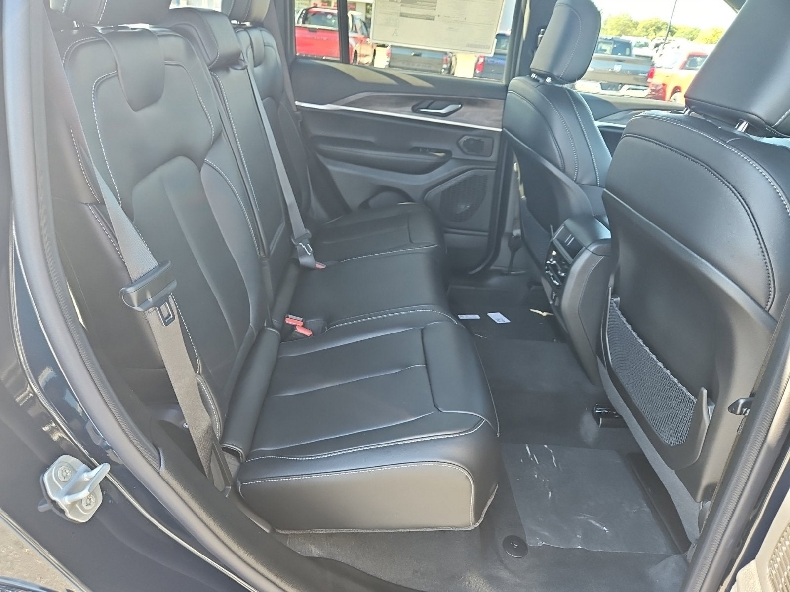 2027 Jeep Grand Cherokee GRAND CHEROKEE LIMITED 4X4