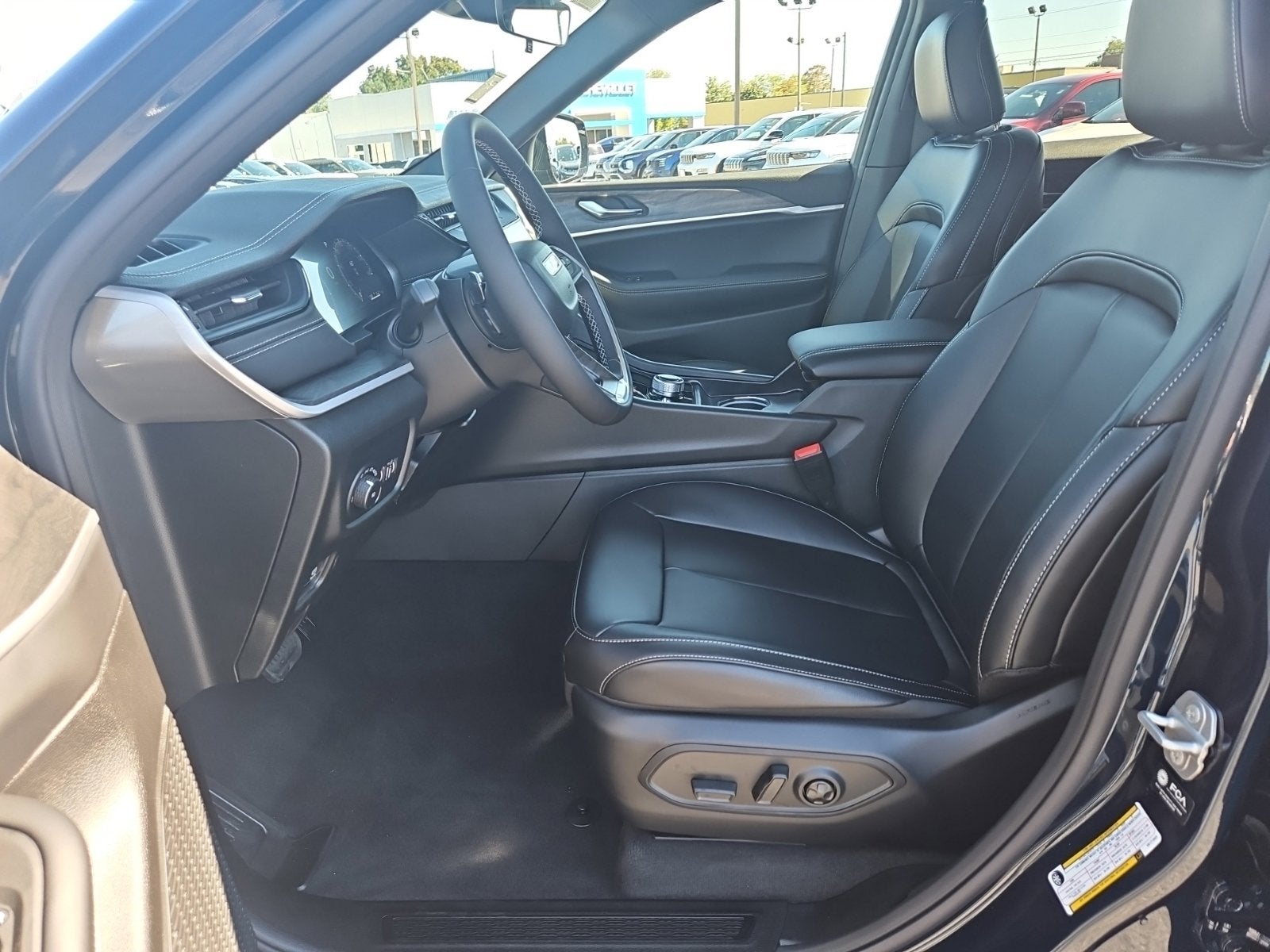 2027 Jeep Grand Cherokee GRAND CHEROKEE LIMITED 4X4