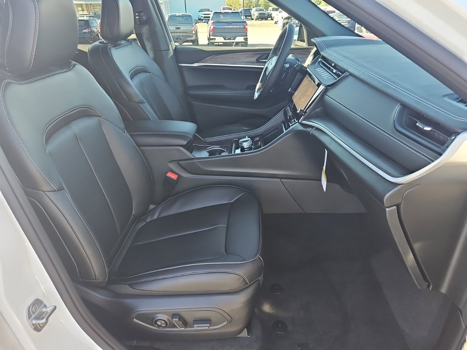 2027 Jeep Grand Cherokee GRAND CHEROKEE LIMITED 4X4