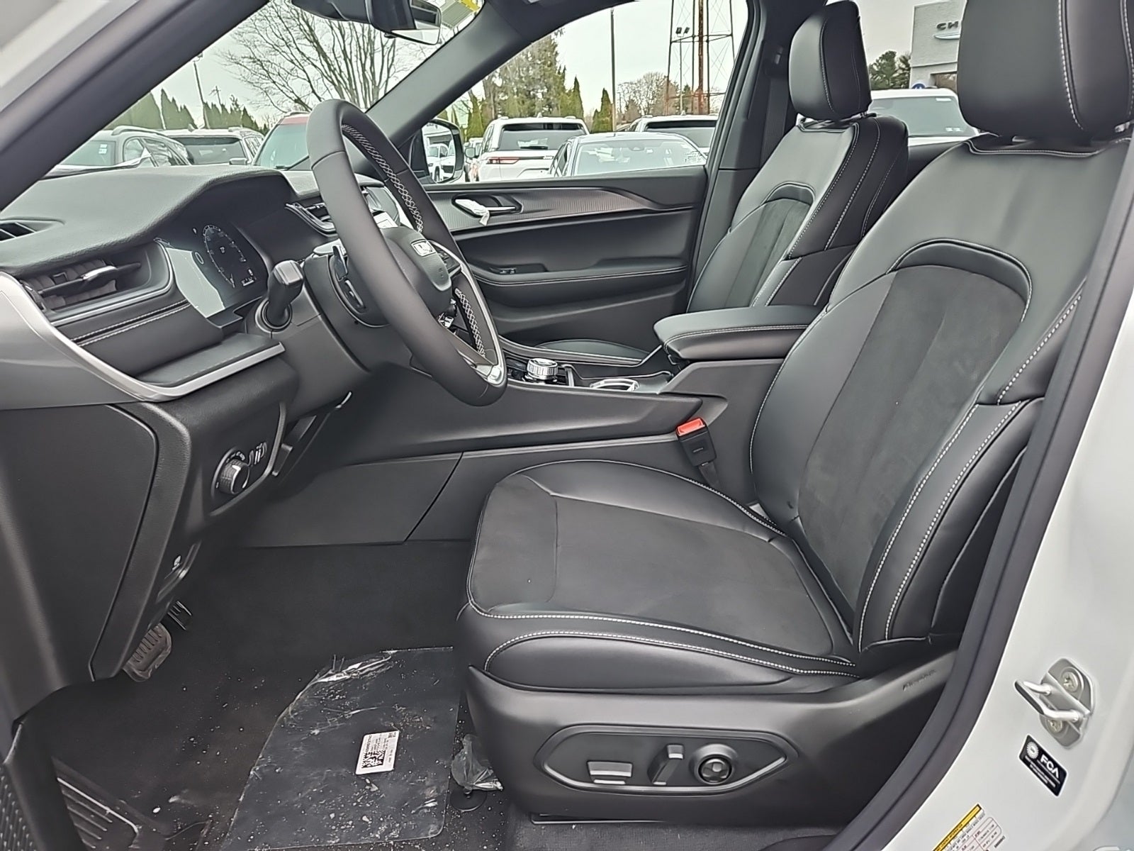 2025 Jeep Grand Cherokee GRAND CHEROKEE L ALTITUDE X 4X4