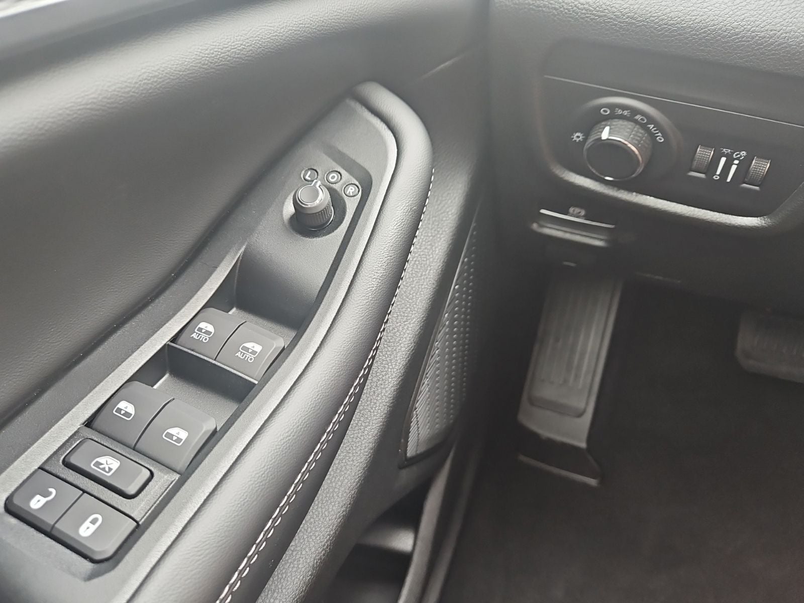 2026 Jeep Grand Cherokee GRAND CHEROKEE L LAREDO 4X4