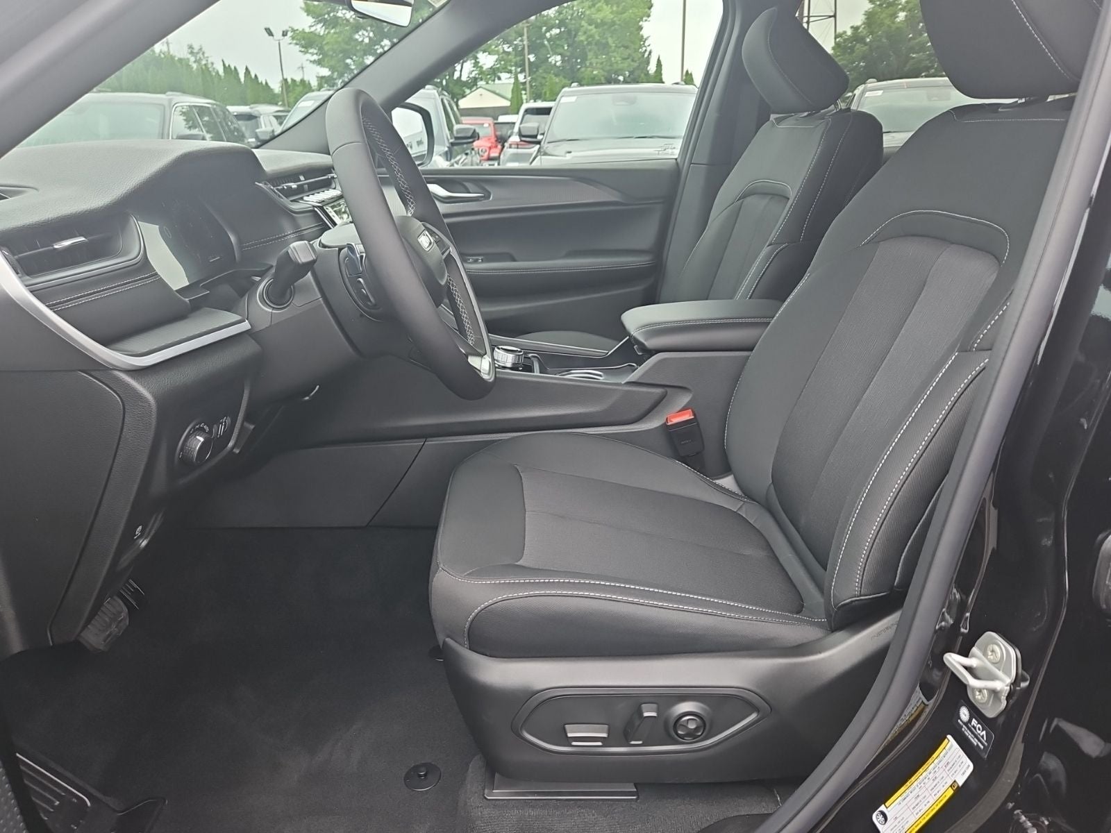 2026 Jeep Grand Cherokee GRAND CHEROKEE L LAREDO 4X4