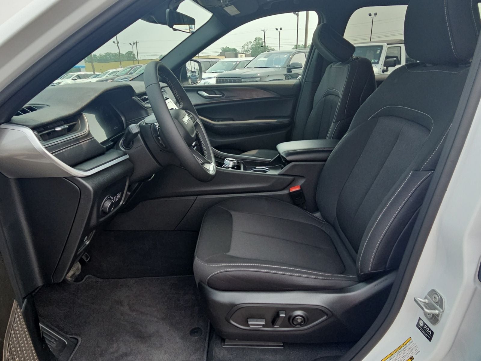2025 Jeep Grand Cherokee L Laredo X 4x4