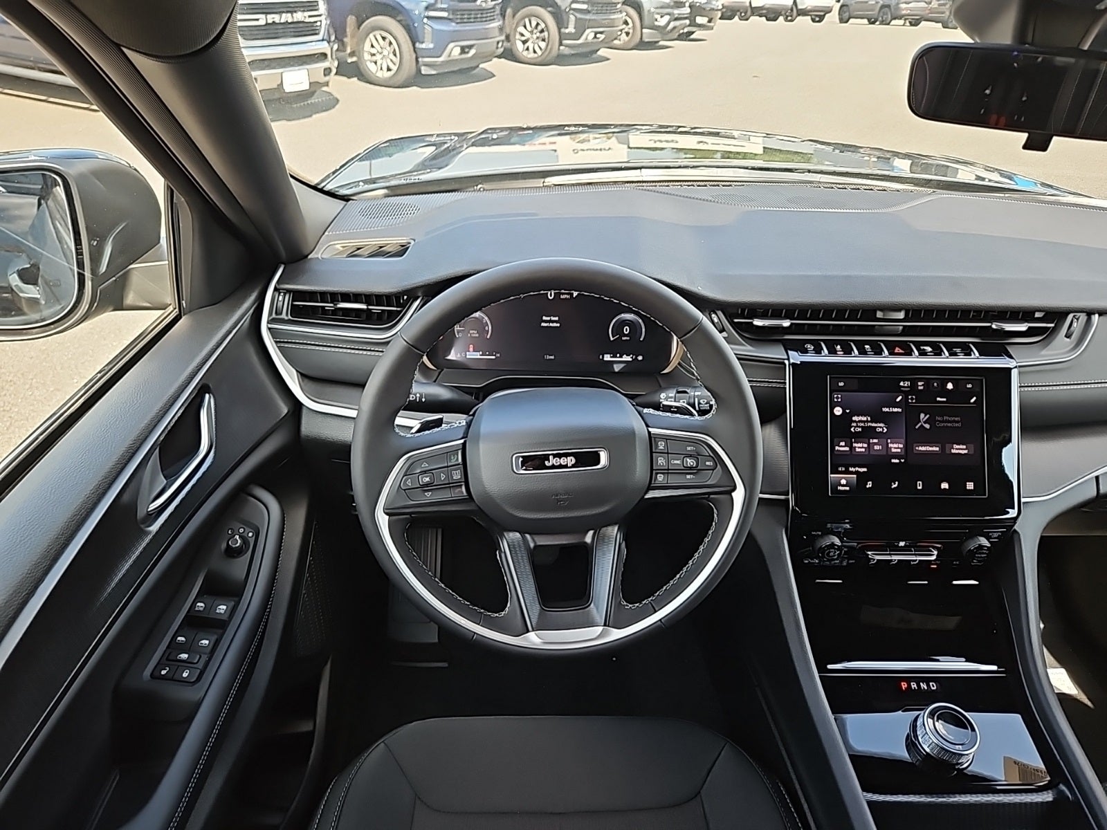 2025 Jeep Grand Cherokee GRAND CHEROKEE L LAREDO X 4X4