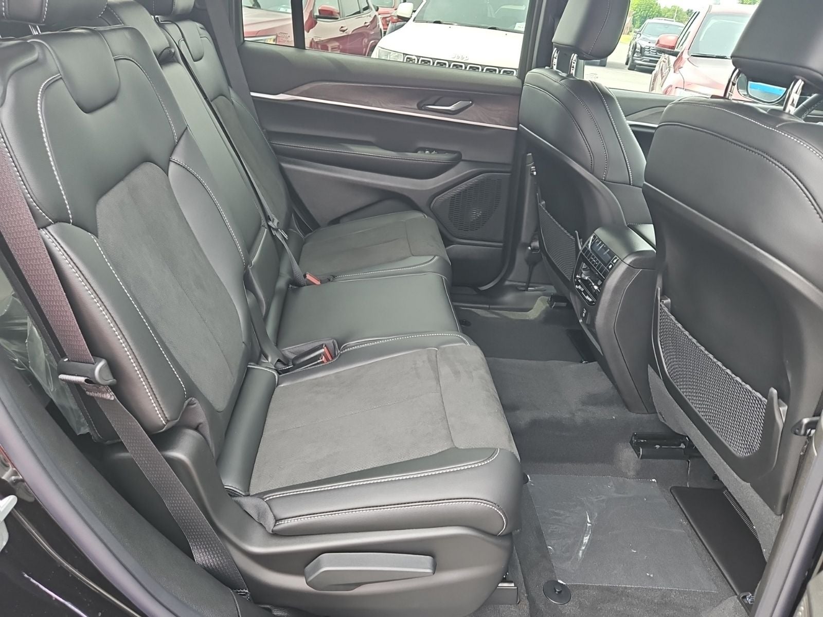 2026 Jeep Grand Cherokee GRAND CHEROKEE L LAREDO ALTITUDE 4X4