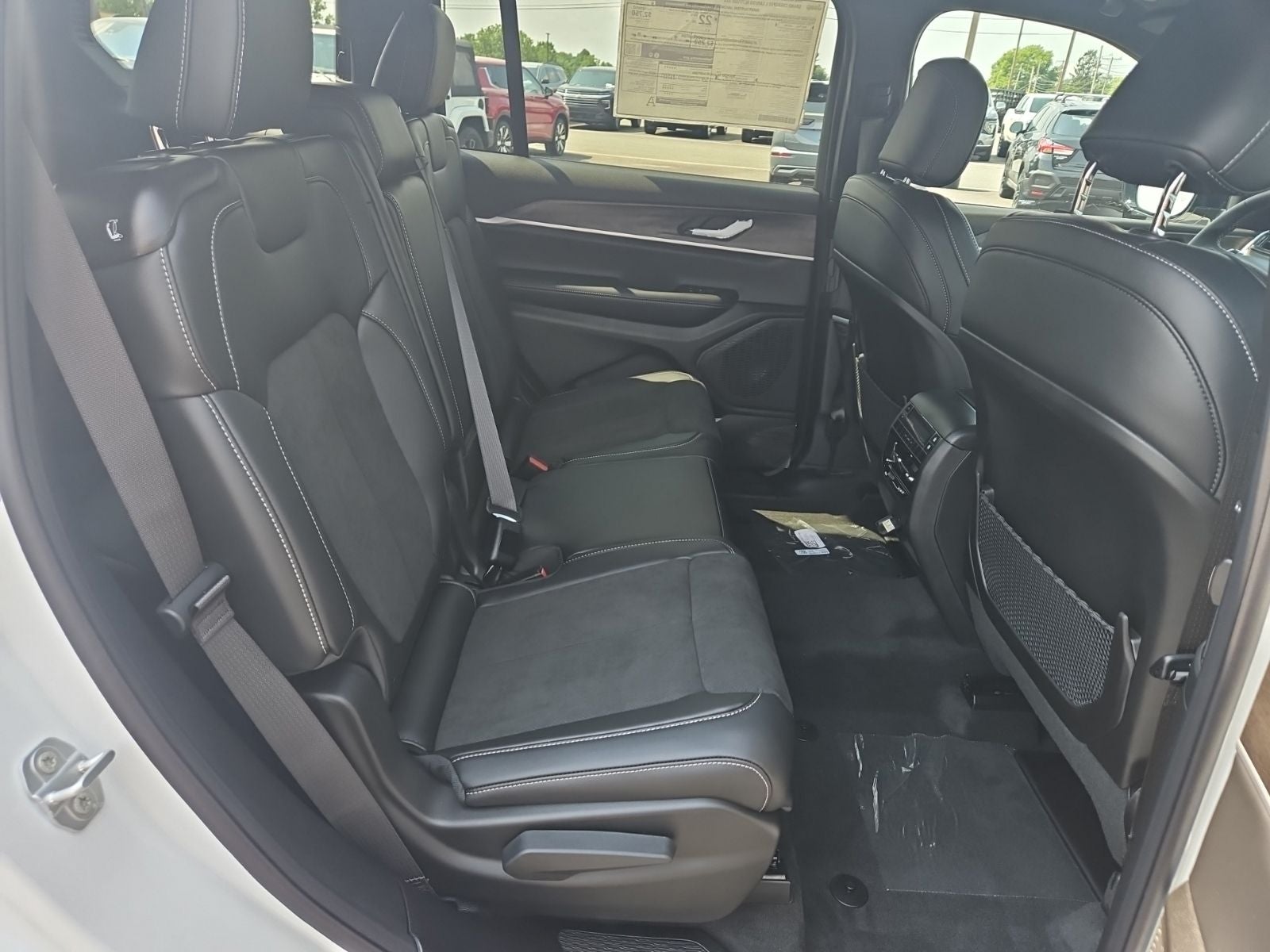 2026 Jeep Grand Cherokee GRAND CHEROKEE L LAREDO ALTITUDE 4X4