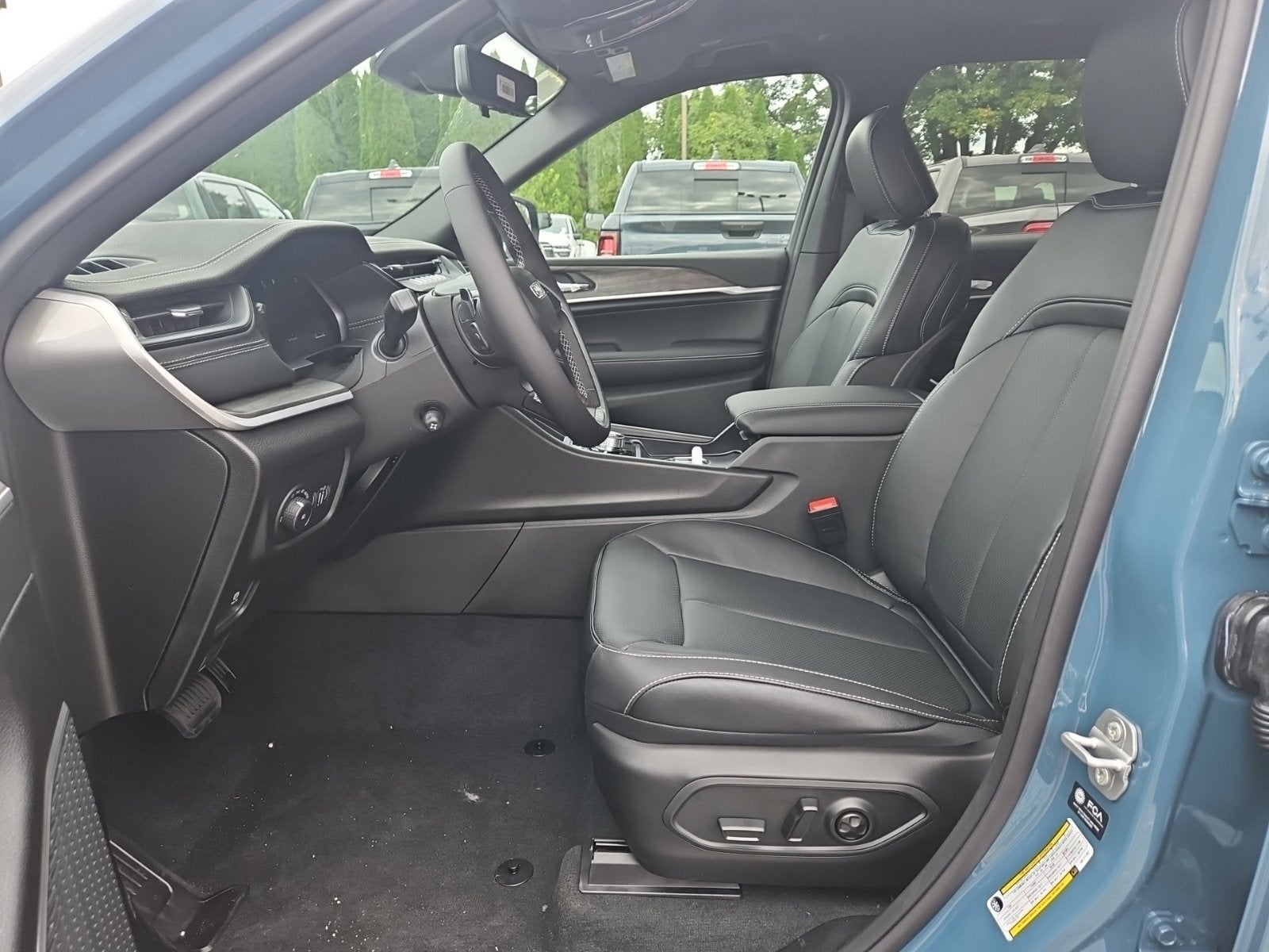 2027 Jeep Grand Cherokee GRAND CHEROKEE L LIMITED RESERVE 4X4
