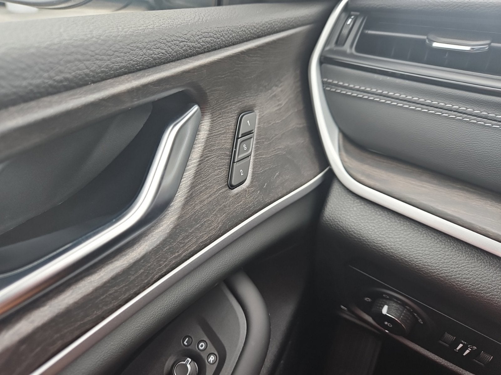2027 Jeep Grand Cherokee GRAND CHEROKEE L LIMITED RESERVE 4X4