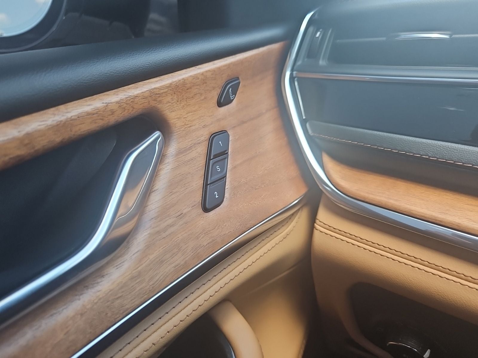 2025 Jeep Grand Cherokee L Summit Reserve 4x4