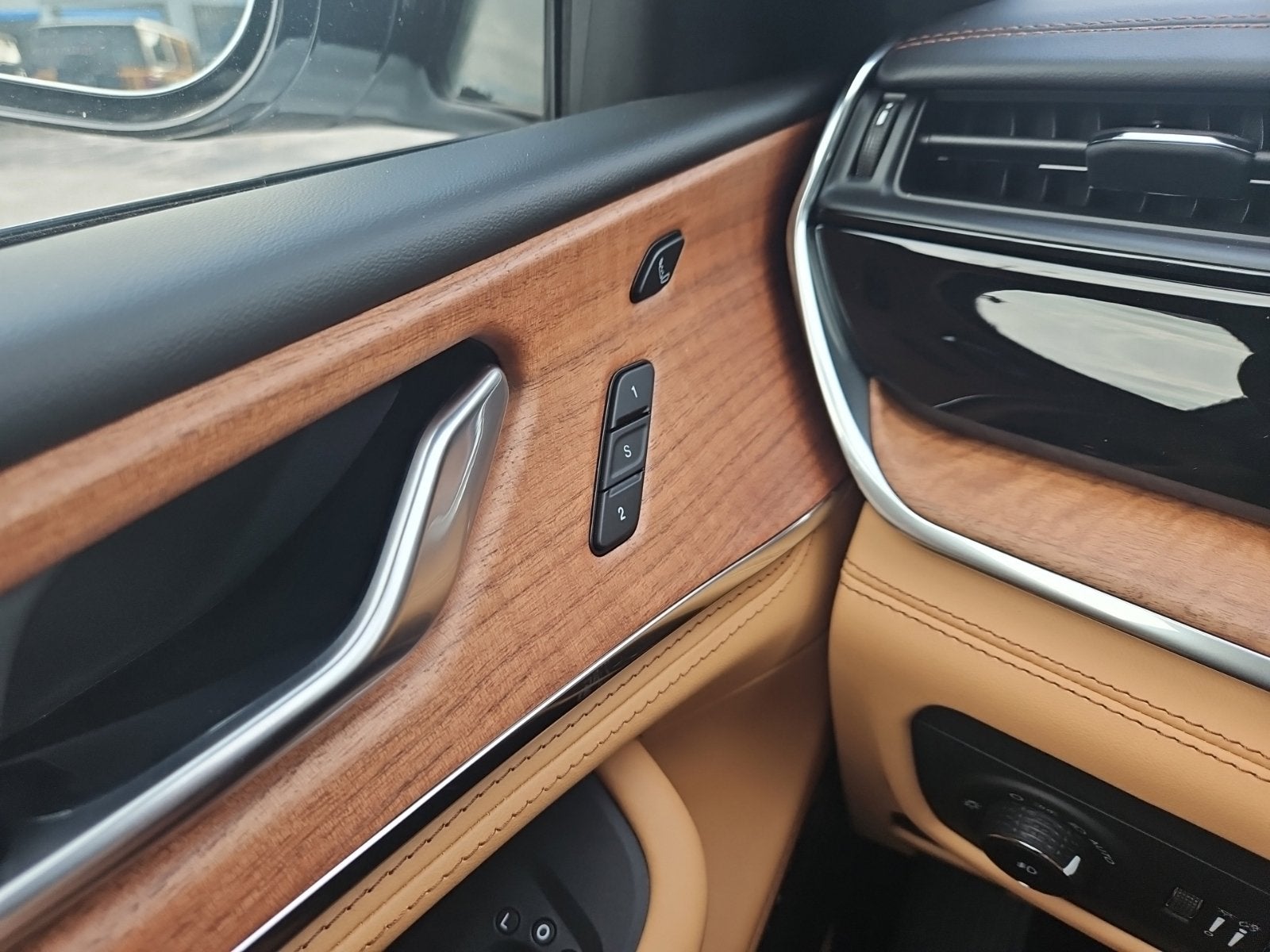2027 Jeep Grand Cherokee Summit