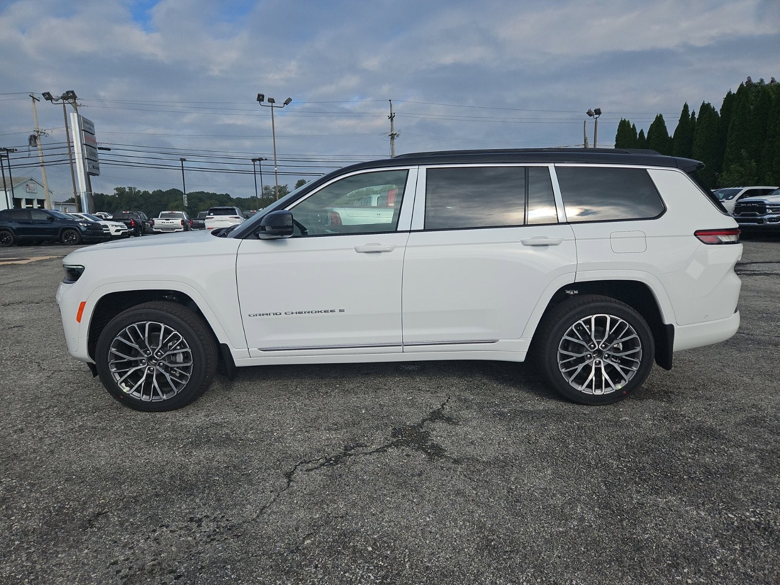 2027 Jeep Grand Cherokee Summit