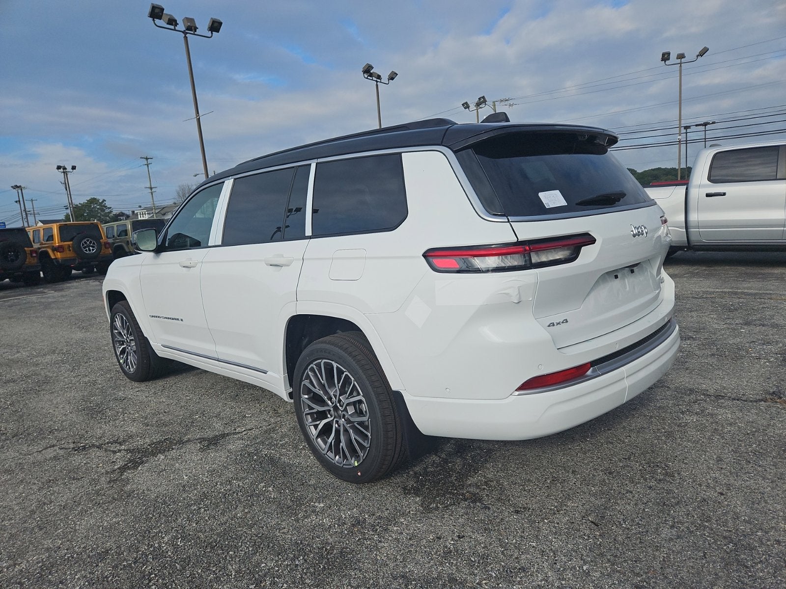 2027 Jeep Grand Cherokee Summit