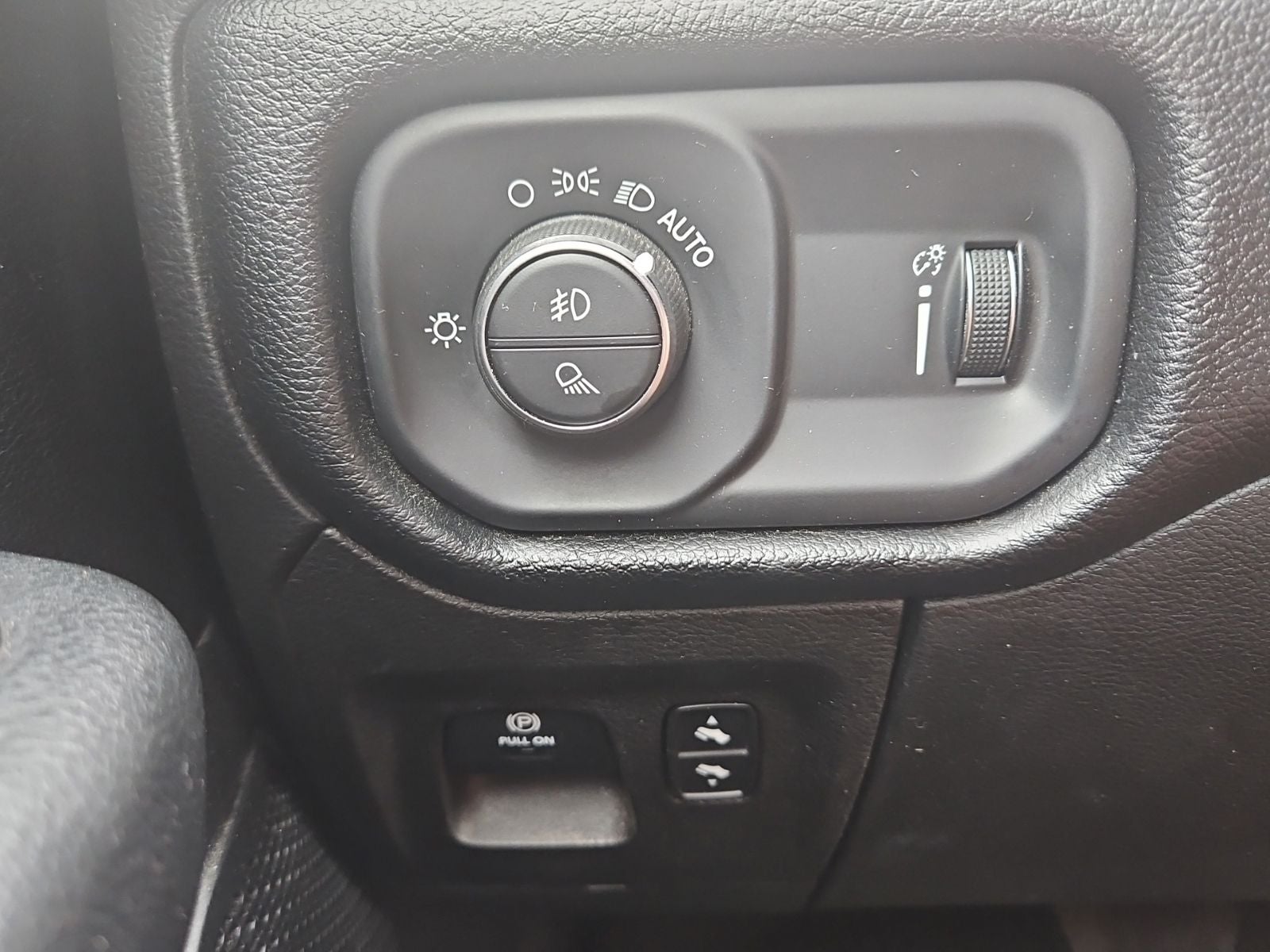2021 RAM 1500 Big Horn Quad Cab 4x4 6'4' Box