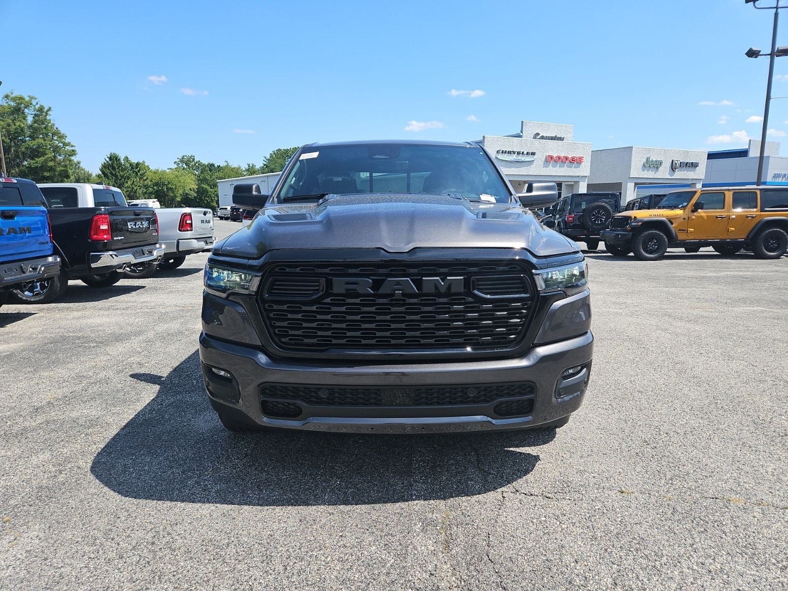 2026 RAM 1500 RAM 1500 EXPRESS CREW CAB 4X4 5'7' BOX