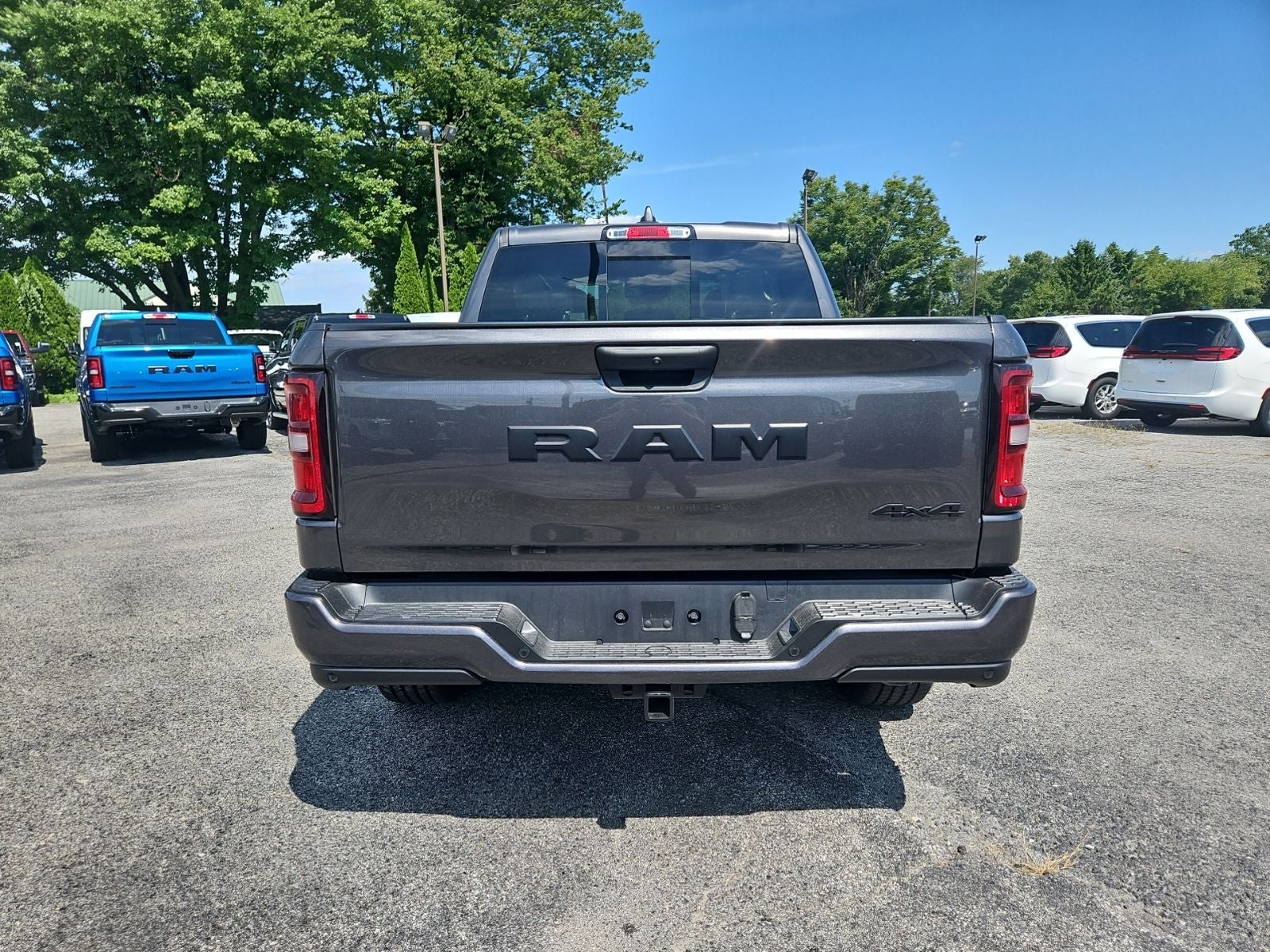 2026 RAM 1500 RAM 1500 EXPRESS CREW CAB 4X4 5'7' BOX