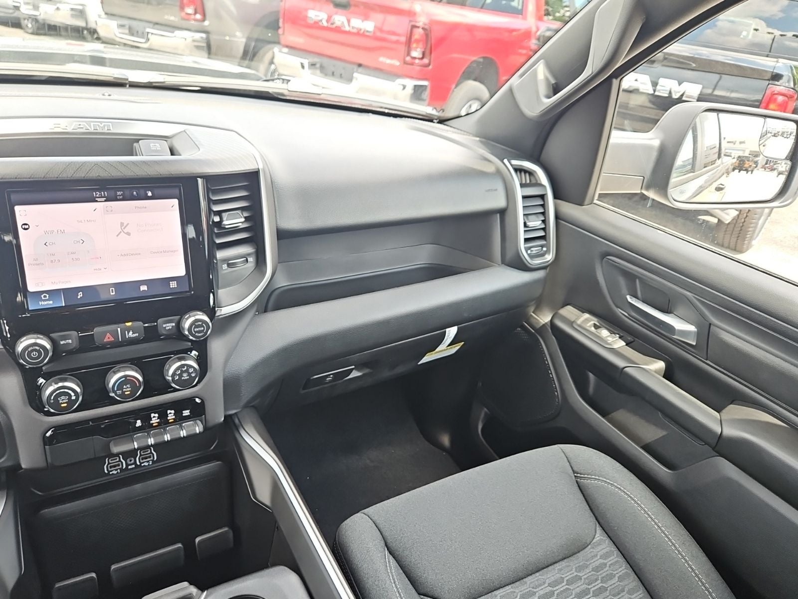 2026 RAM 1500 RAM 1500 EXPRESS CREW CAB 4X4 5'7' BOX