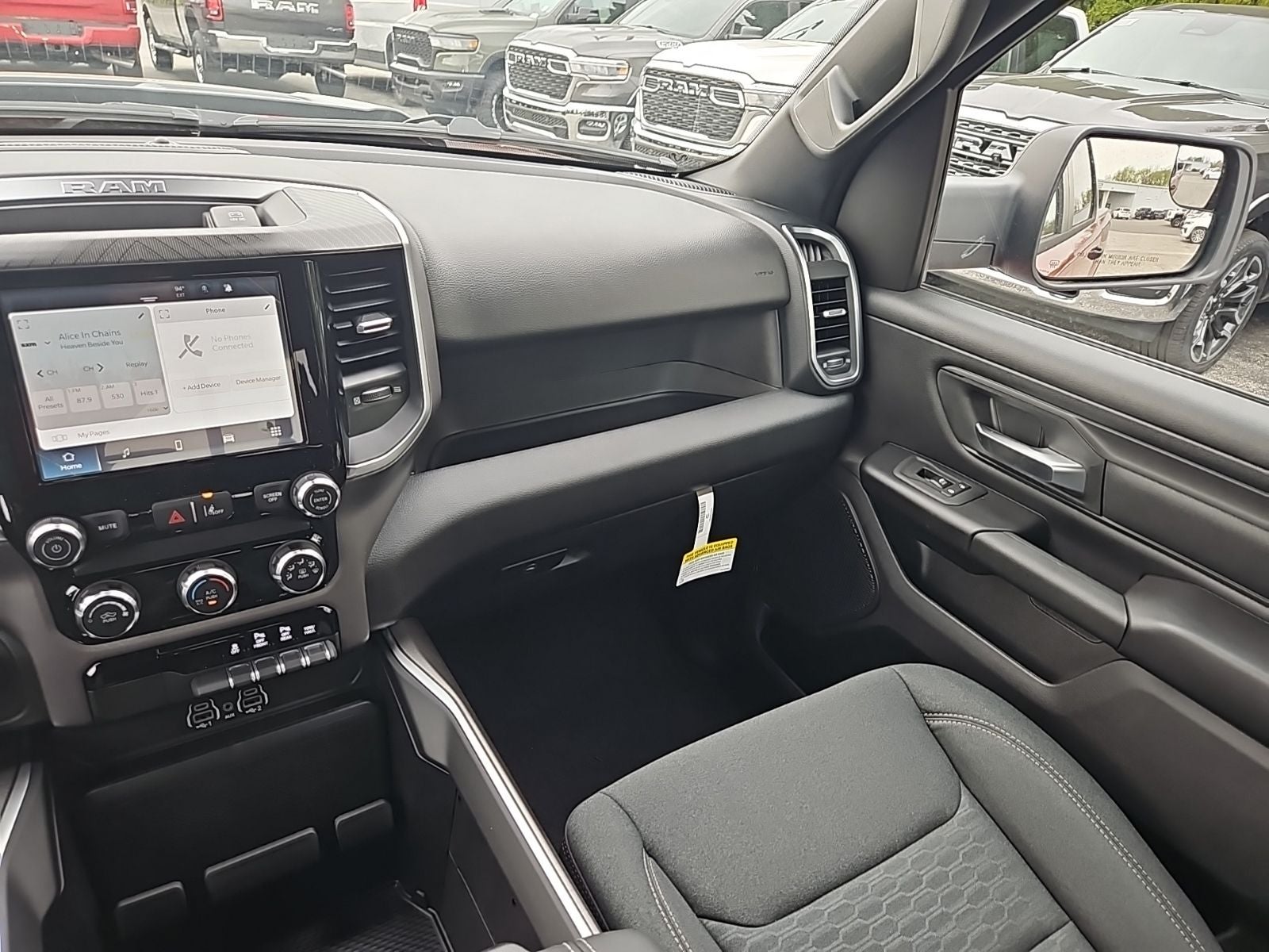 2026 RAM Ram 1500 RAM 1500 EXPRESS CREW CAB 4X4 5'7' BOX