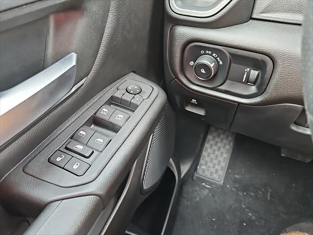 2025 RAM Ram 1500 RAM 1500 TRADESMAN CREW CAB 4X4 5'7' BOX