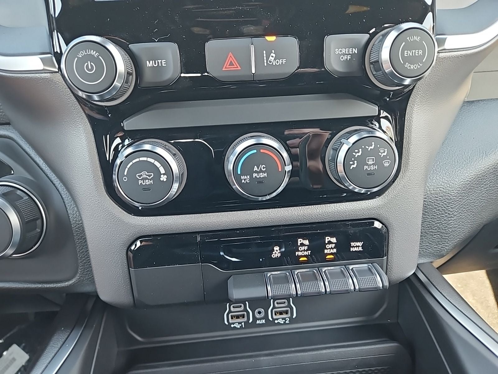 2026 RAM Ram 1500 RAM 1500 EXPRESS CREW CAB 4X4 5'7' BOX