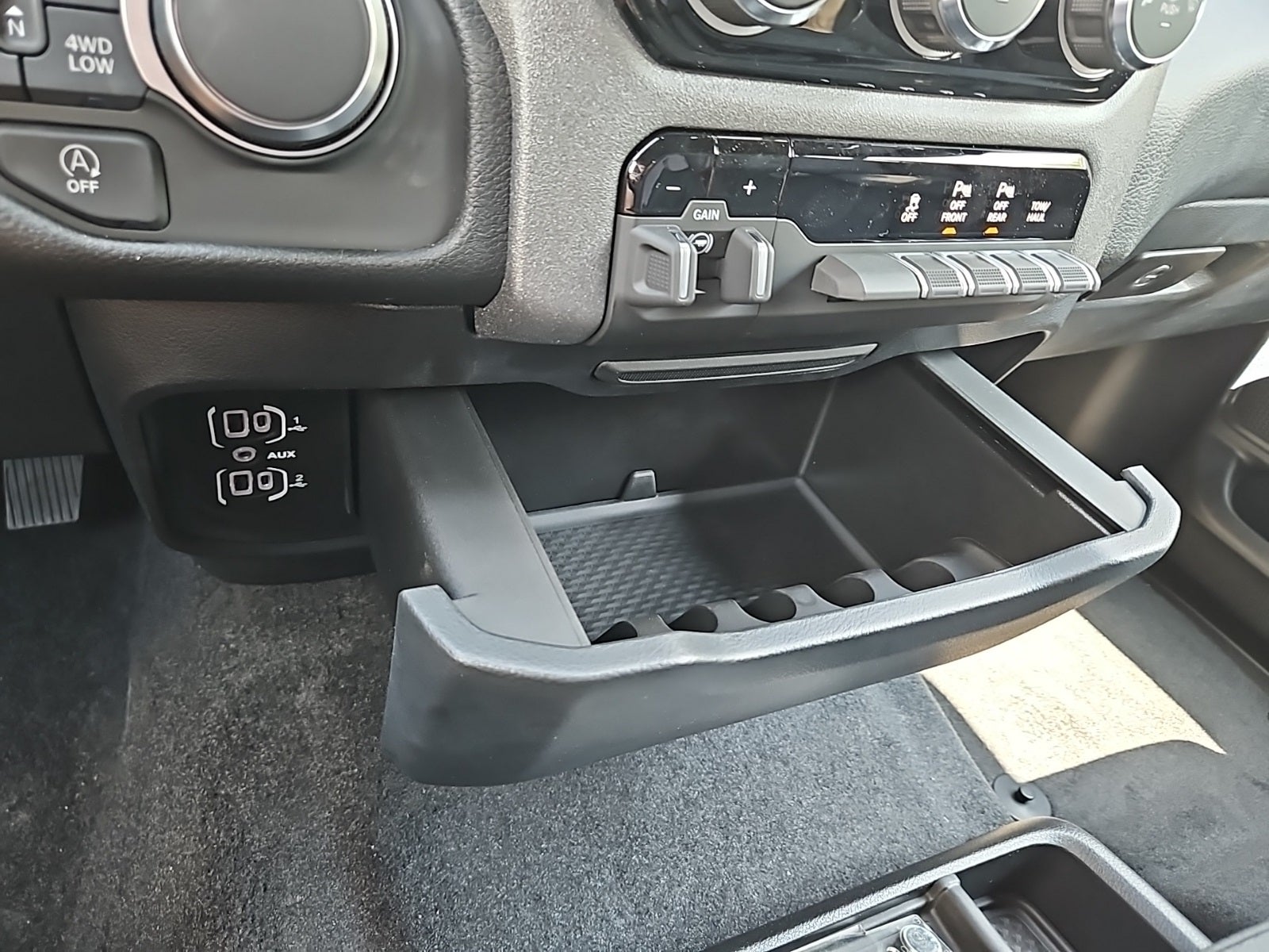 2025 RAM Ram 1500 RAM 1500 TRADESMAN CREW CAB 4X4 5'7' BOX