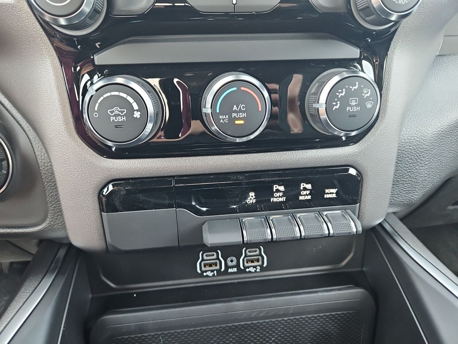 2026 RAM 1500 RAM 1500 EXPRESS CREW CAB 4X4 5'7' BOX
