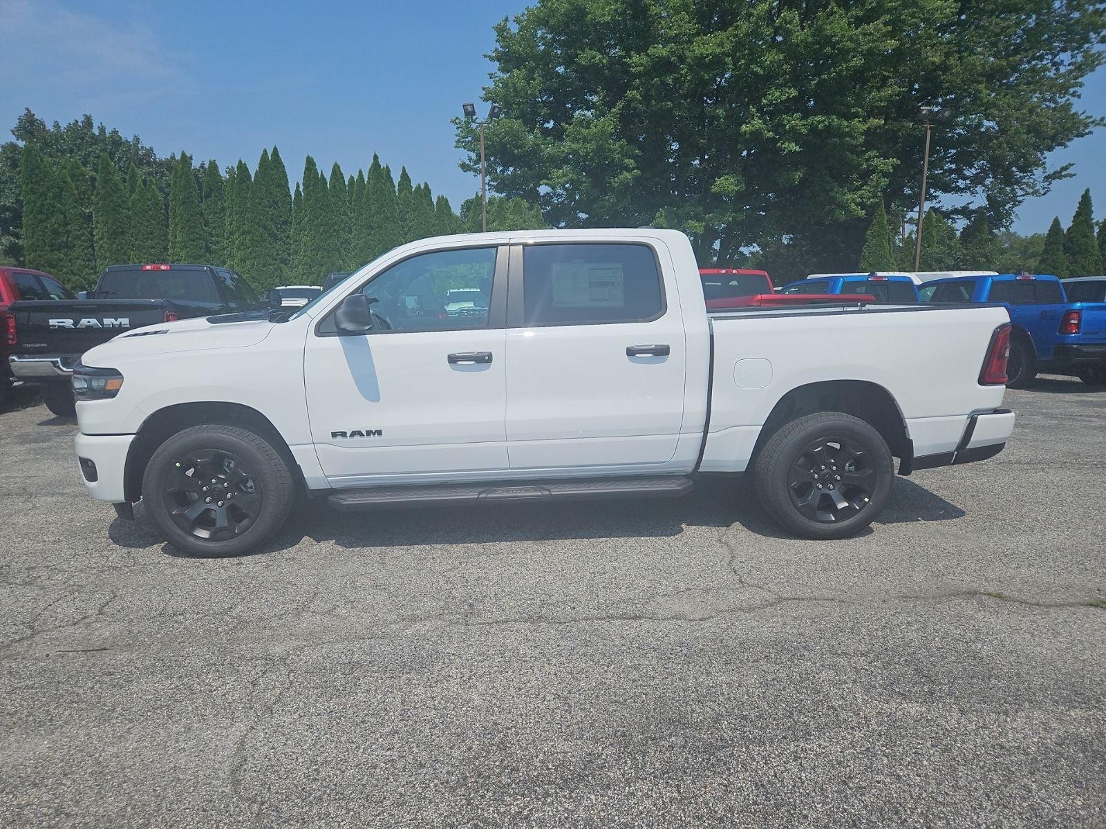 2026 RAM 1500 RAM 1500 EXPRESS CREW CAB 4X4 5'7' BOX