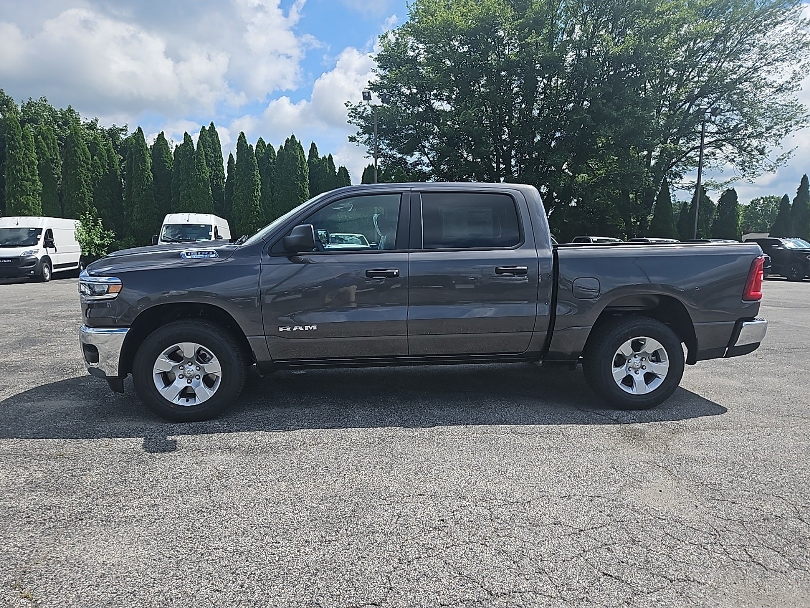 2025 RAM Ram 1500 RAM 1500 TRADESMAN CREW CAB 4X4 5'7' BOX