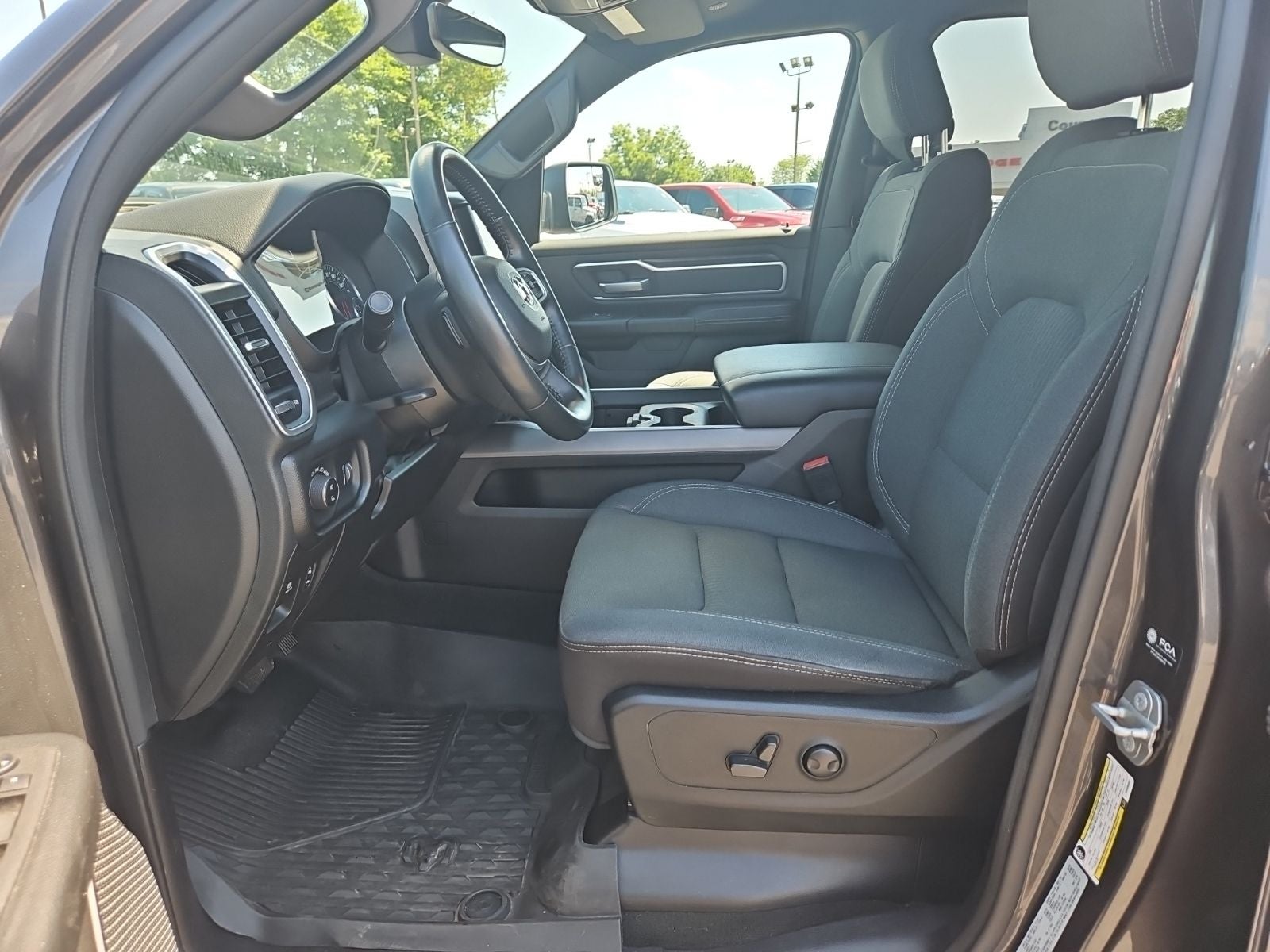 2022 RAM 1500 Big Horn Crew Cab 4x4 5'7' Box