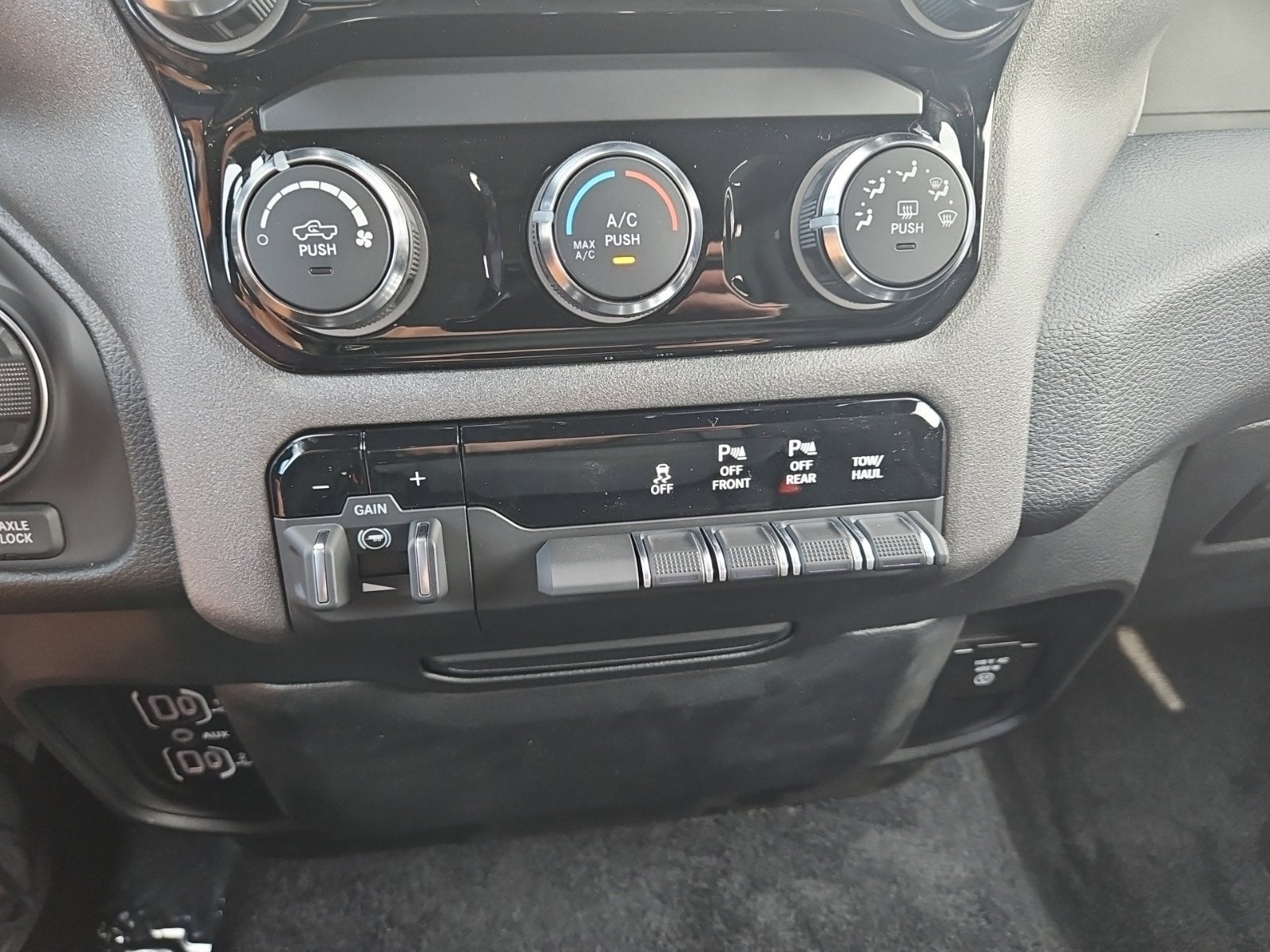 2027 RAM Ram 1500 RAM 1500 WARLOCK CREW CAB 4X4 5'7' BOX