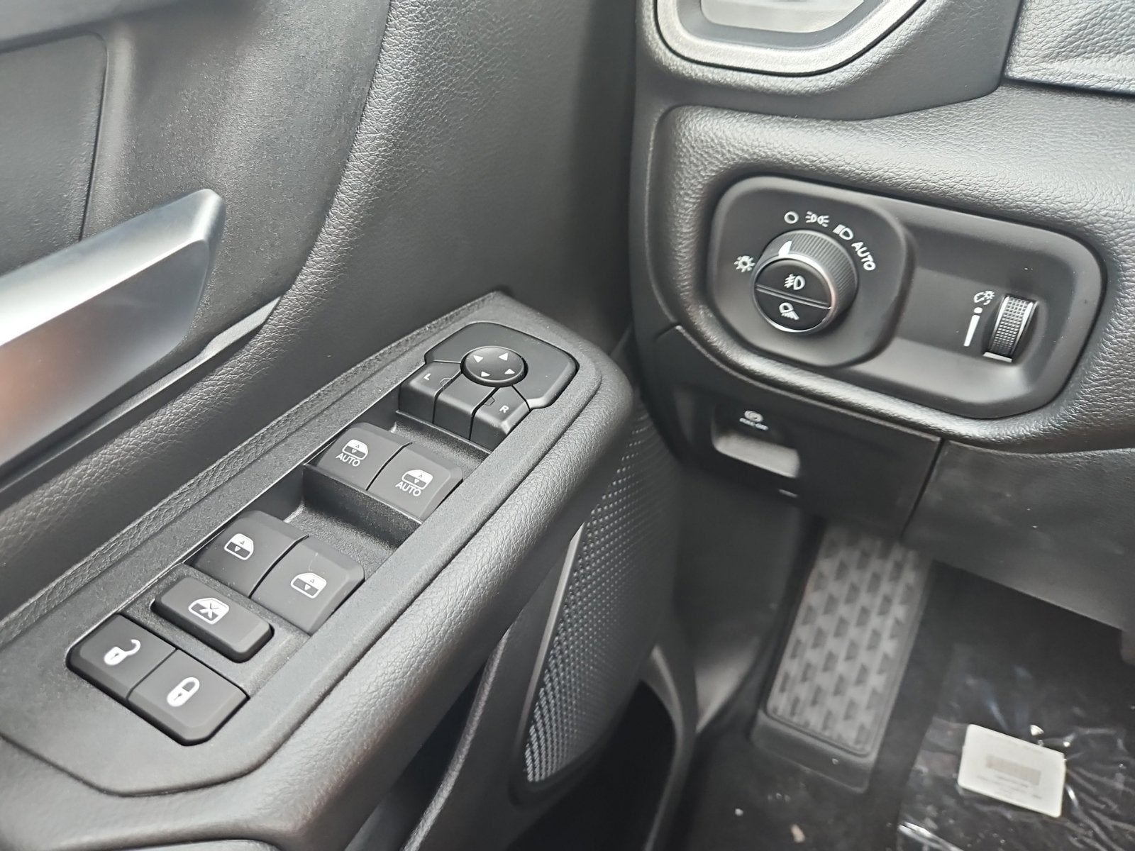 2027 RAM Ram 1500 RAM 1500 WARLOCK CREW CAB 4X4 5'7' BOX