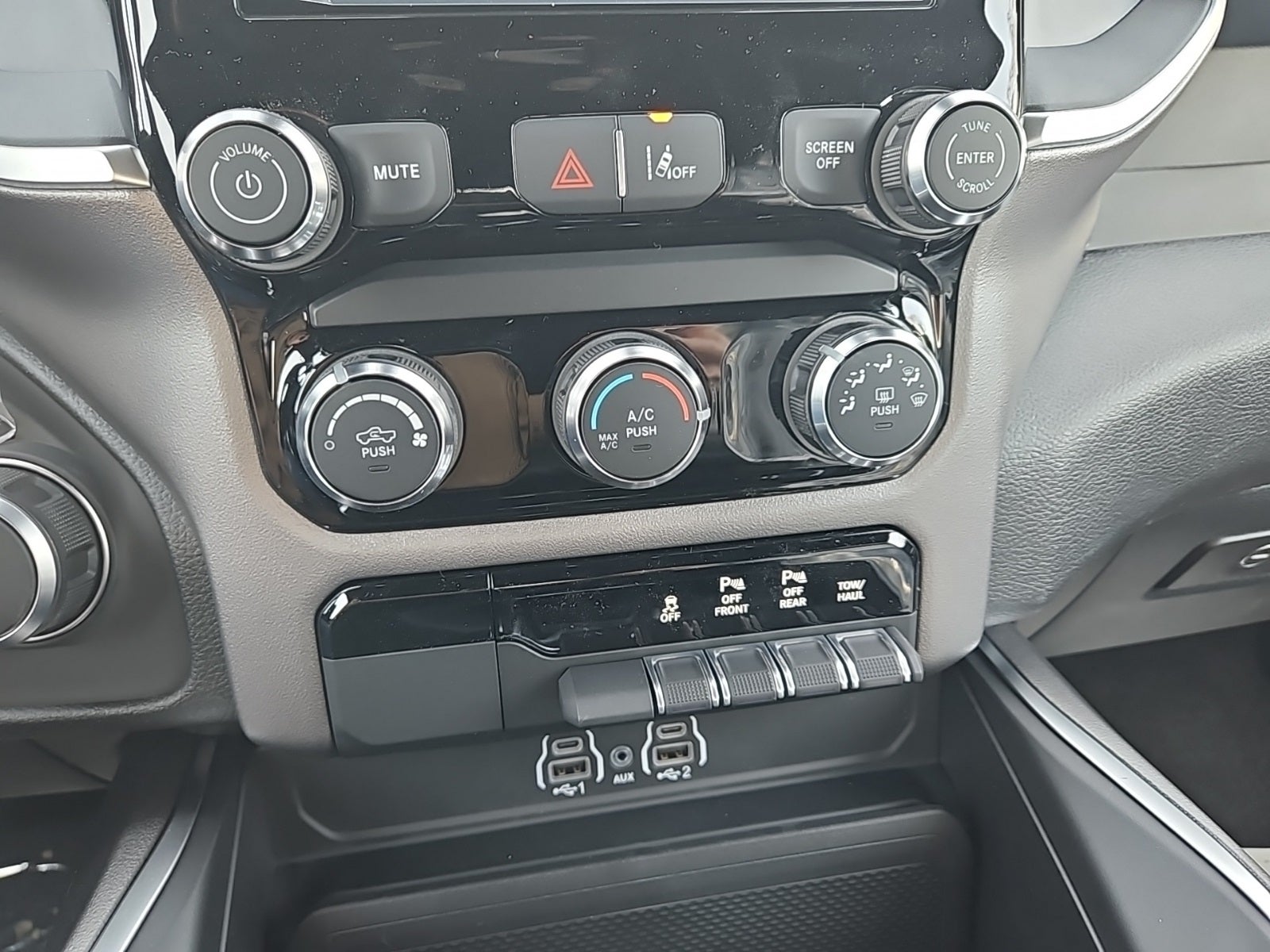 2026 RAM Ram 1500 RAM 1500 EXPRESS CREW CAB 4X4 5'7' BOX