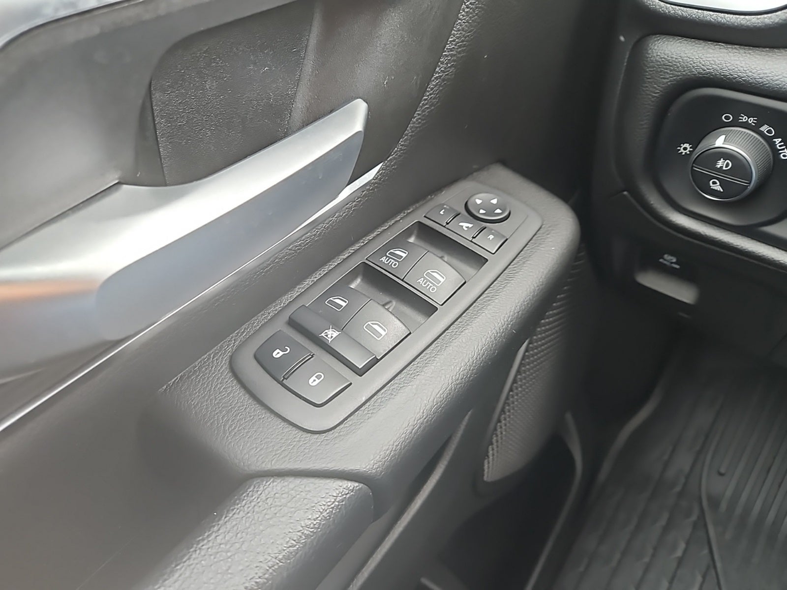 2024 RAM 1500 Big Horn Crew Cab 4x4 6'4' Box