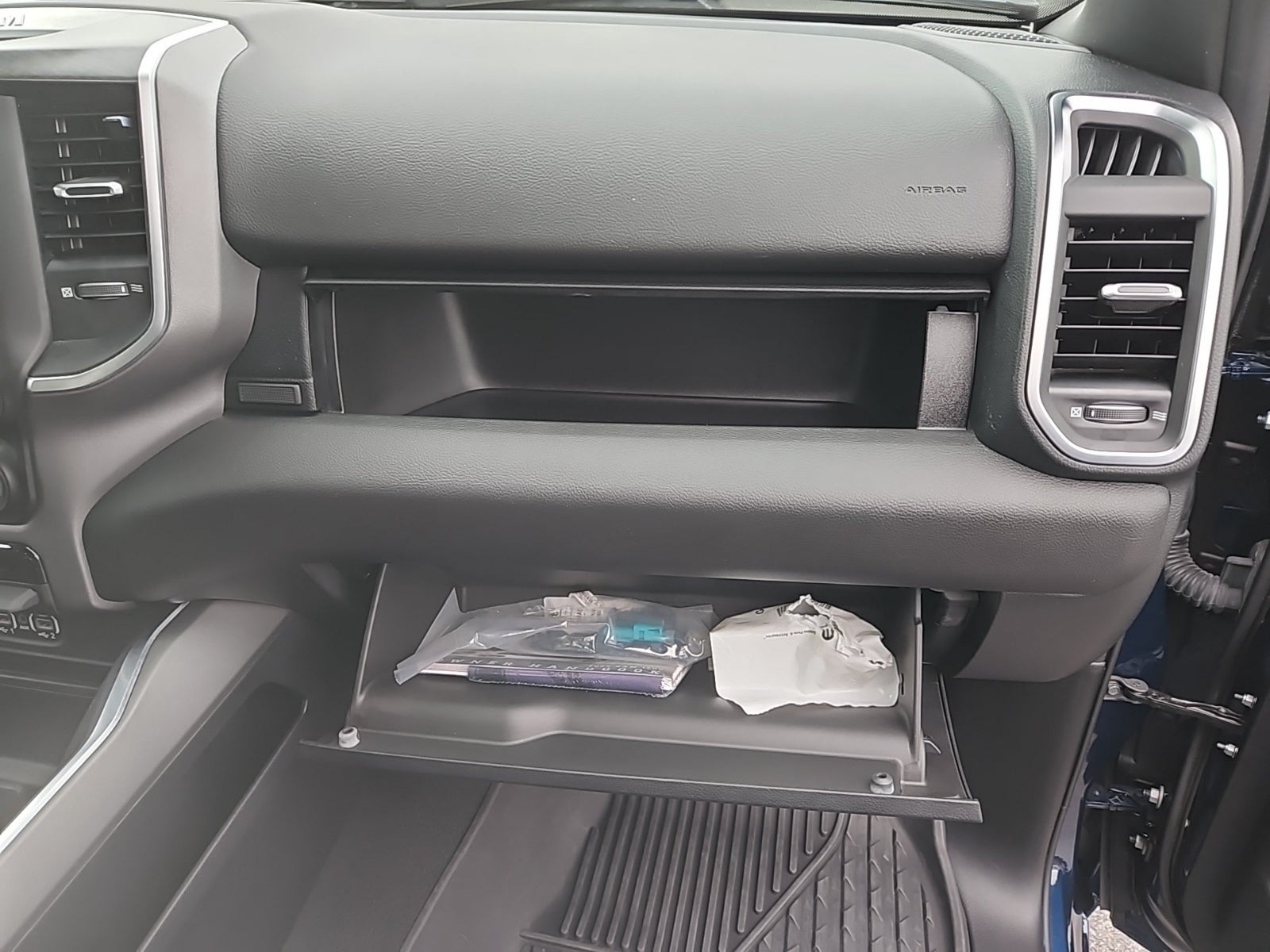 2024 RAM 1500 Big Horn Crew Cab 4x4 6'4' Box