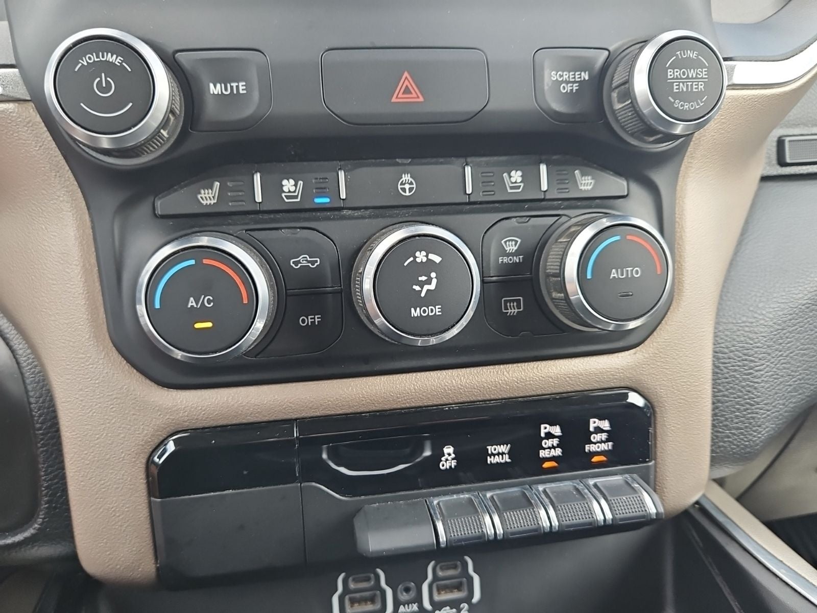 2022 RAM 1500 Laramie Crew Cab 4x4 6'4' Box