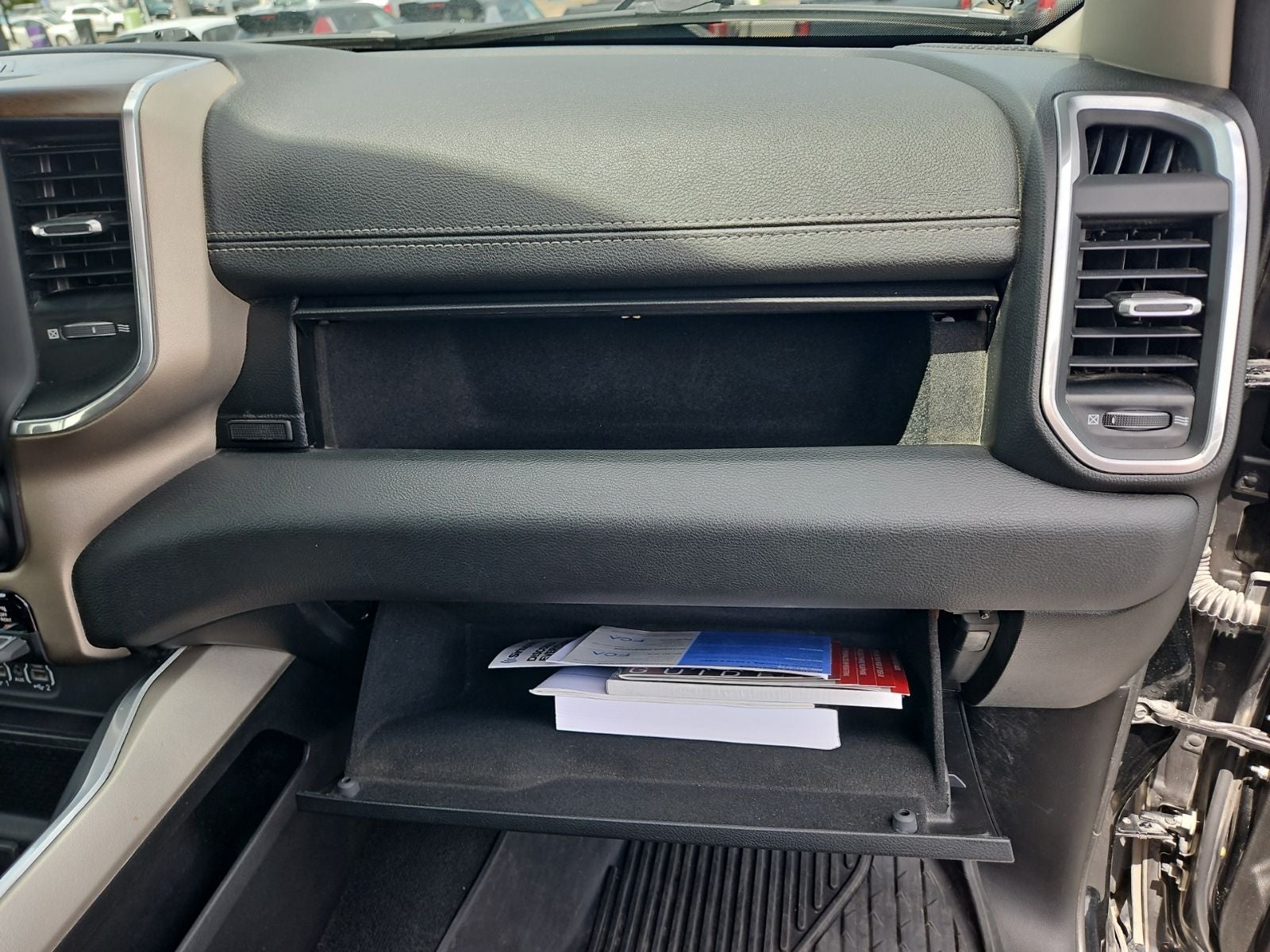 2022 RAM 1500 Laramie Crew Cab 4x4 6'4' Box